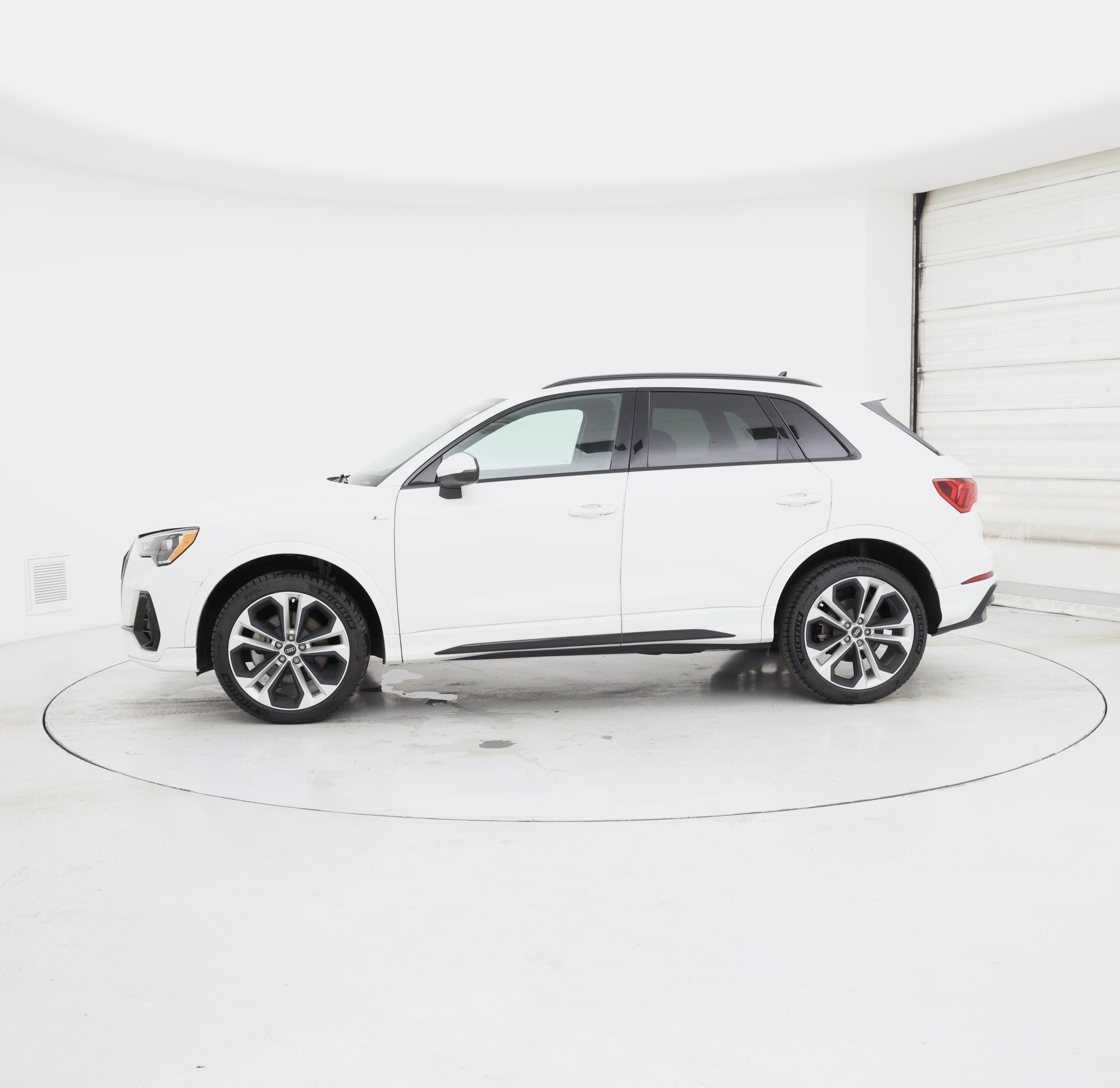 Thumbnail: 2021 Audi Q3 - 3