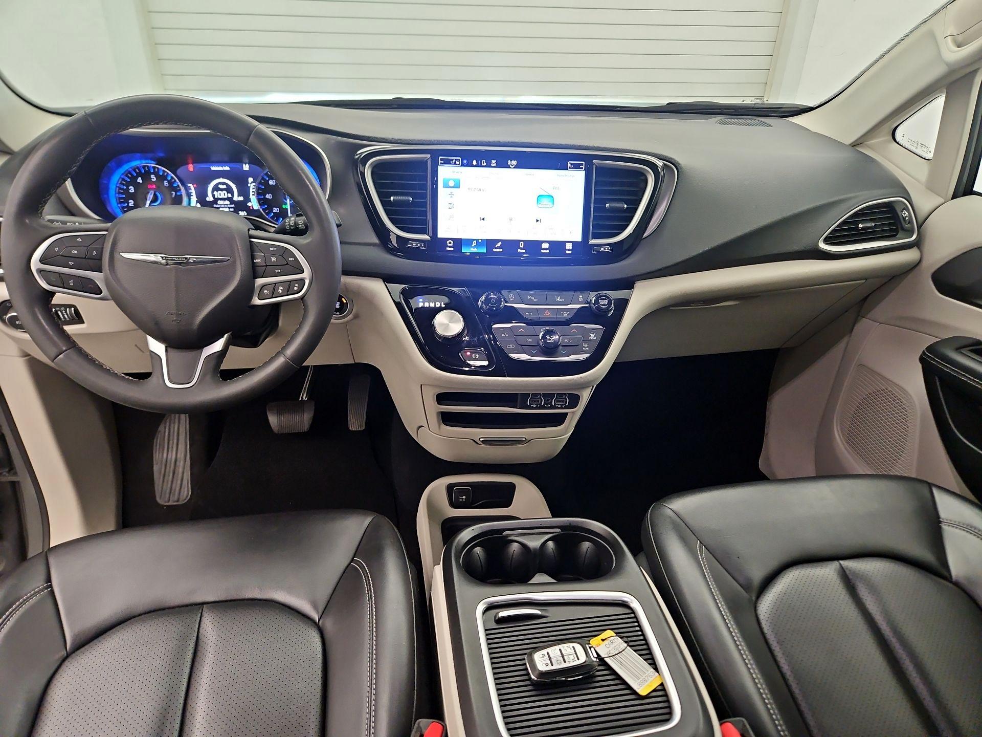 Thumbnail: 2023 Chrysler Pacifica - 9