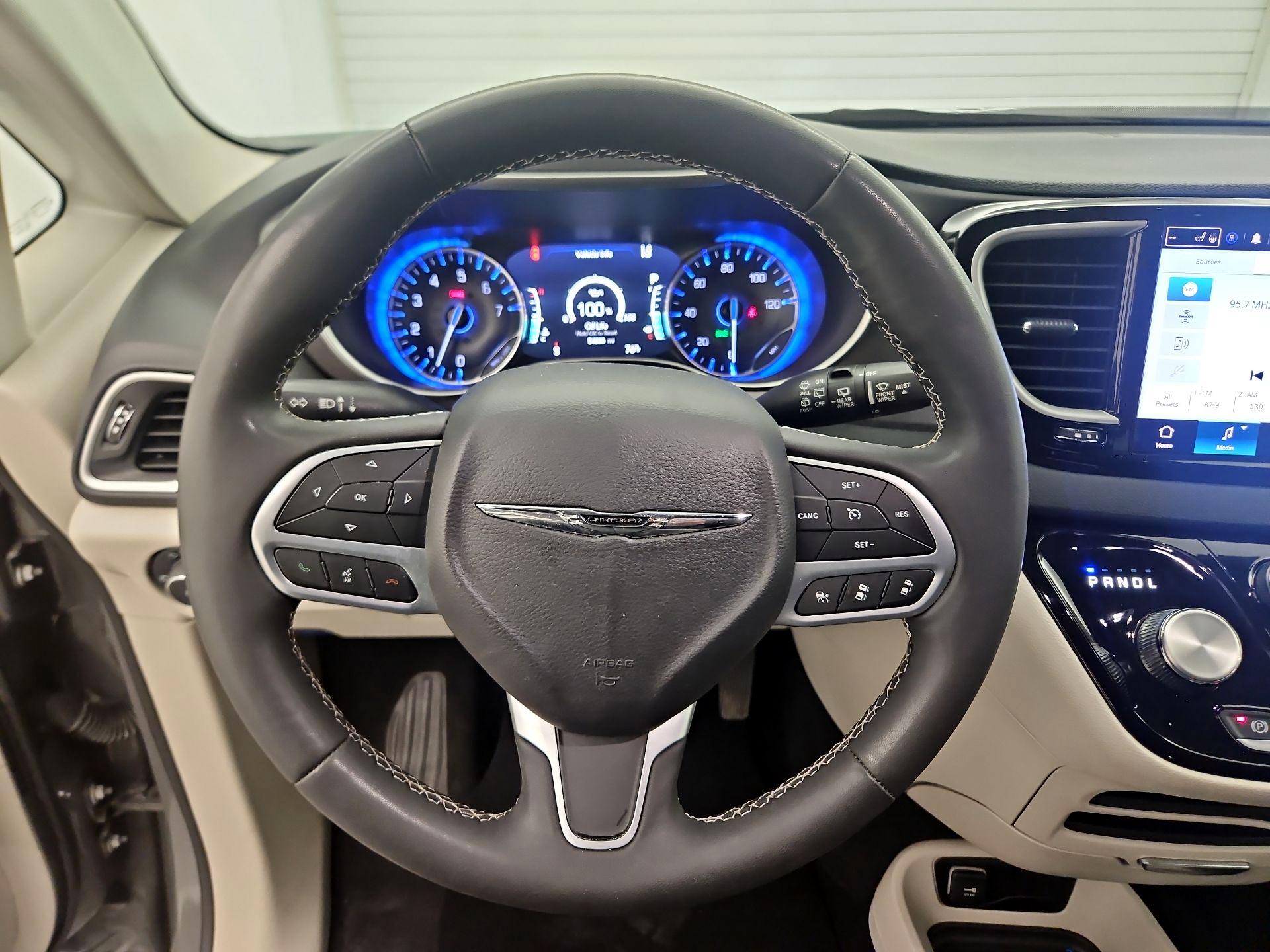 Thumbnail: 2023 Chrysler Pacifica - 10