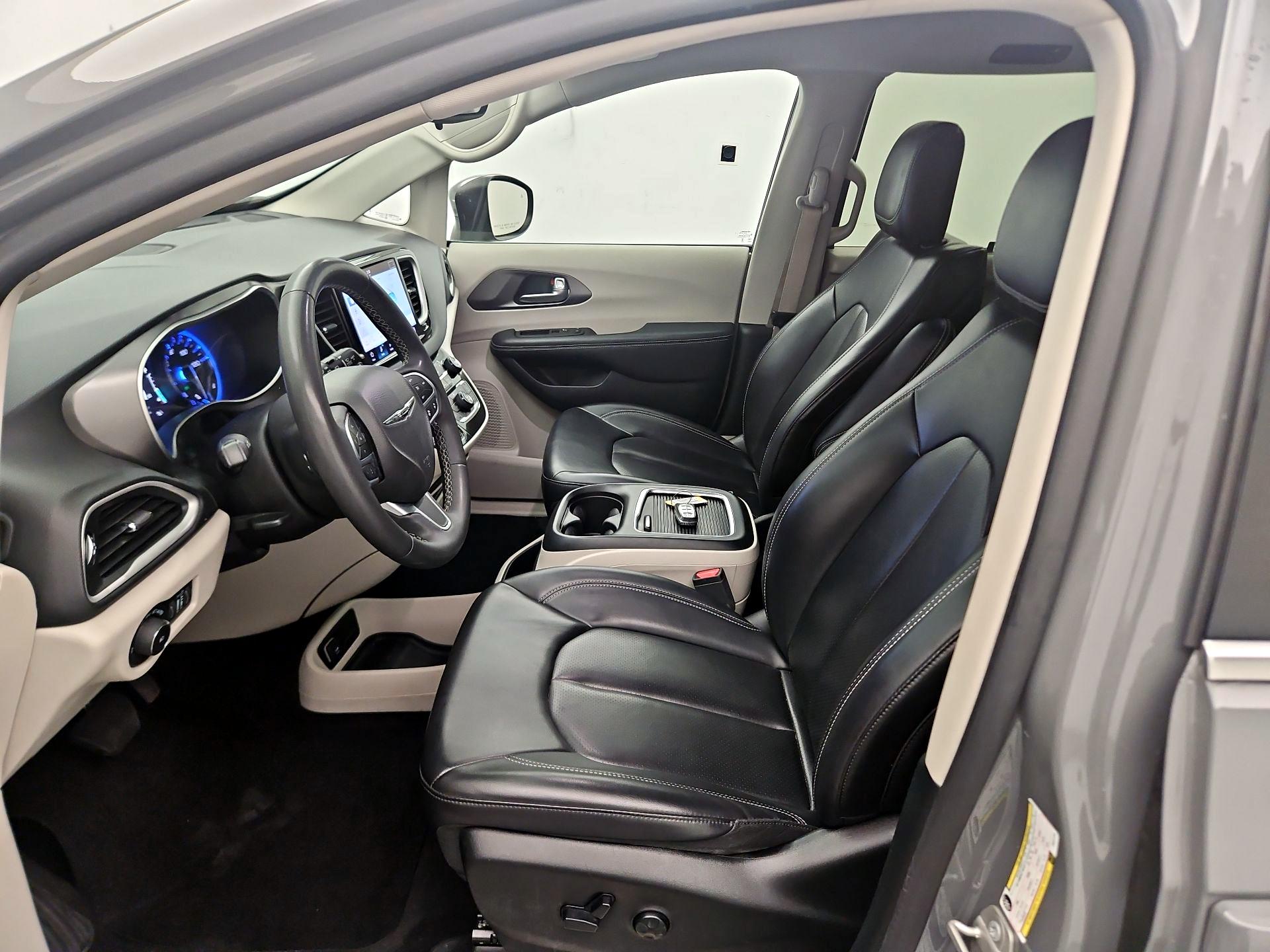 Thumbnail: 2023 Chrysler Pacifica - 11