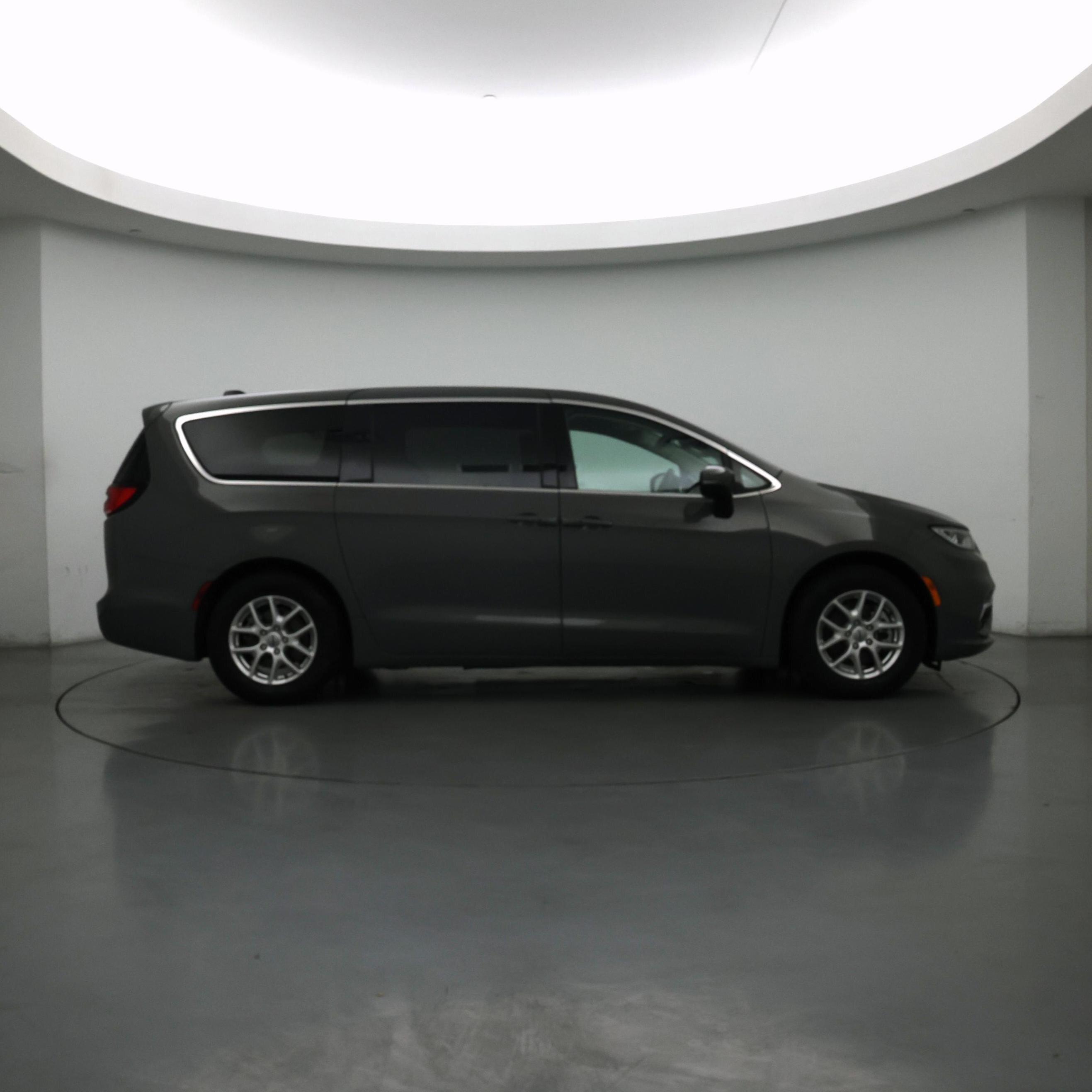 Thumbnail: 2023 Chrysler Pacifica - 7