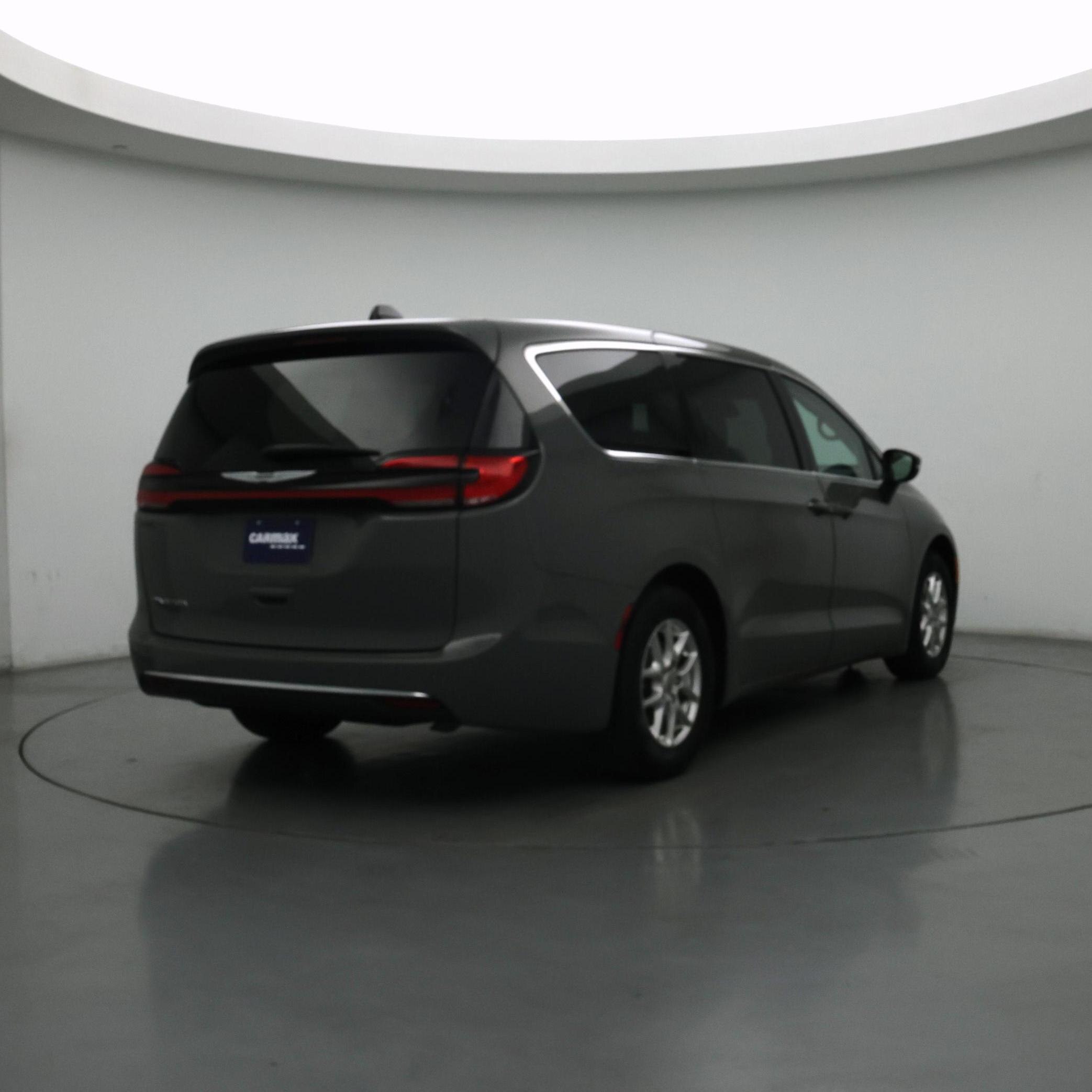 Thumbnail: 2023 Chrysler Pacifica - 8