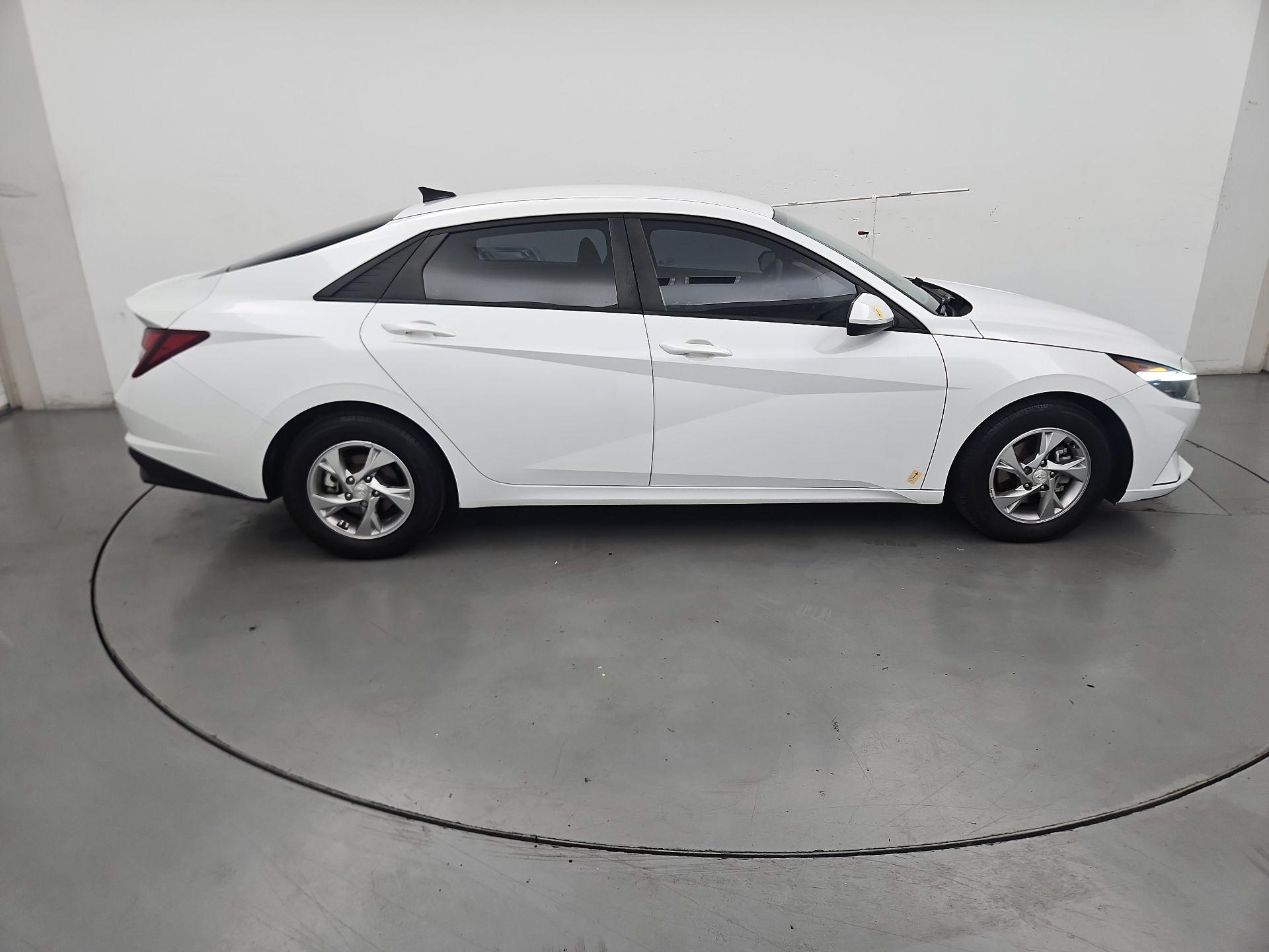 Thumbnail: 2021 Hyundai Elantra - 4