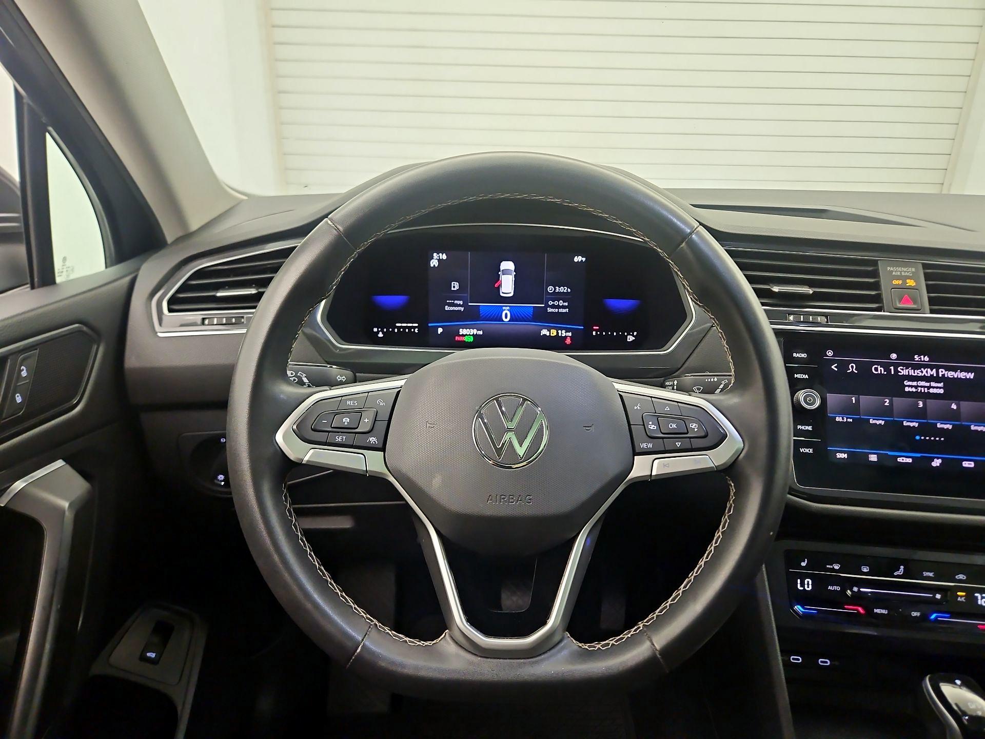 Thumbnail: 2022 Volkswagen Tiguan - 10