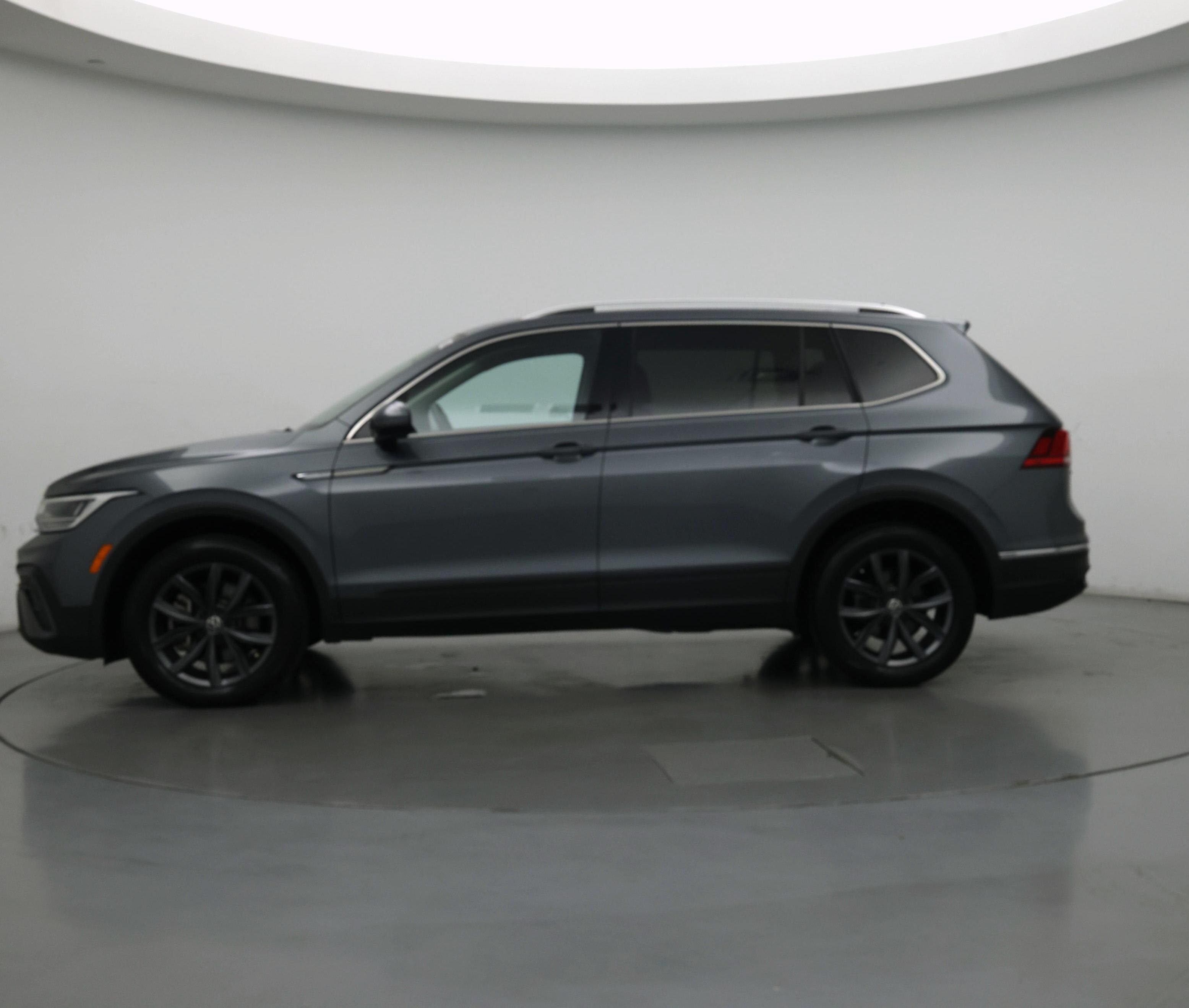 Thumbnail: 2022 Volkswagen Tiguan - 3