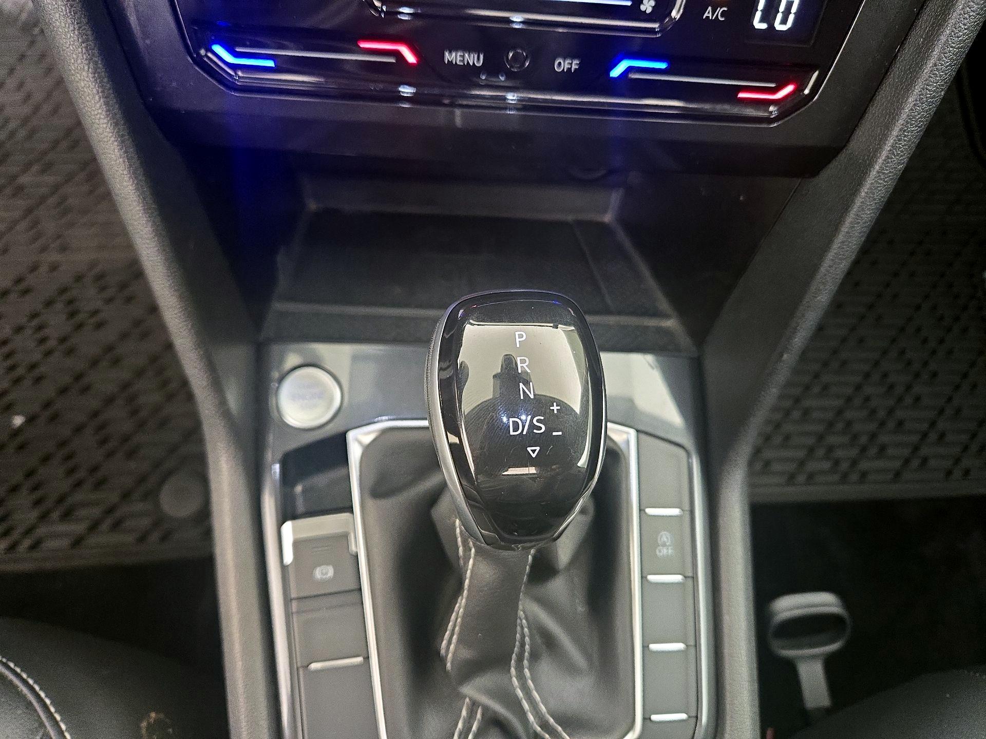 Thumbnail: 2023 Volkswagen Tiguan - 17