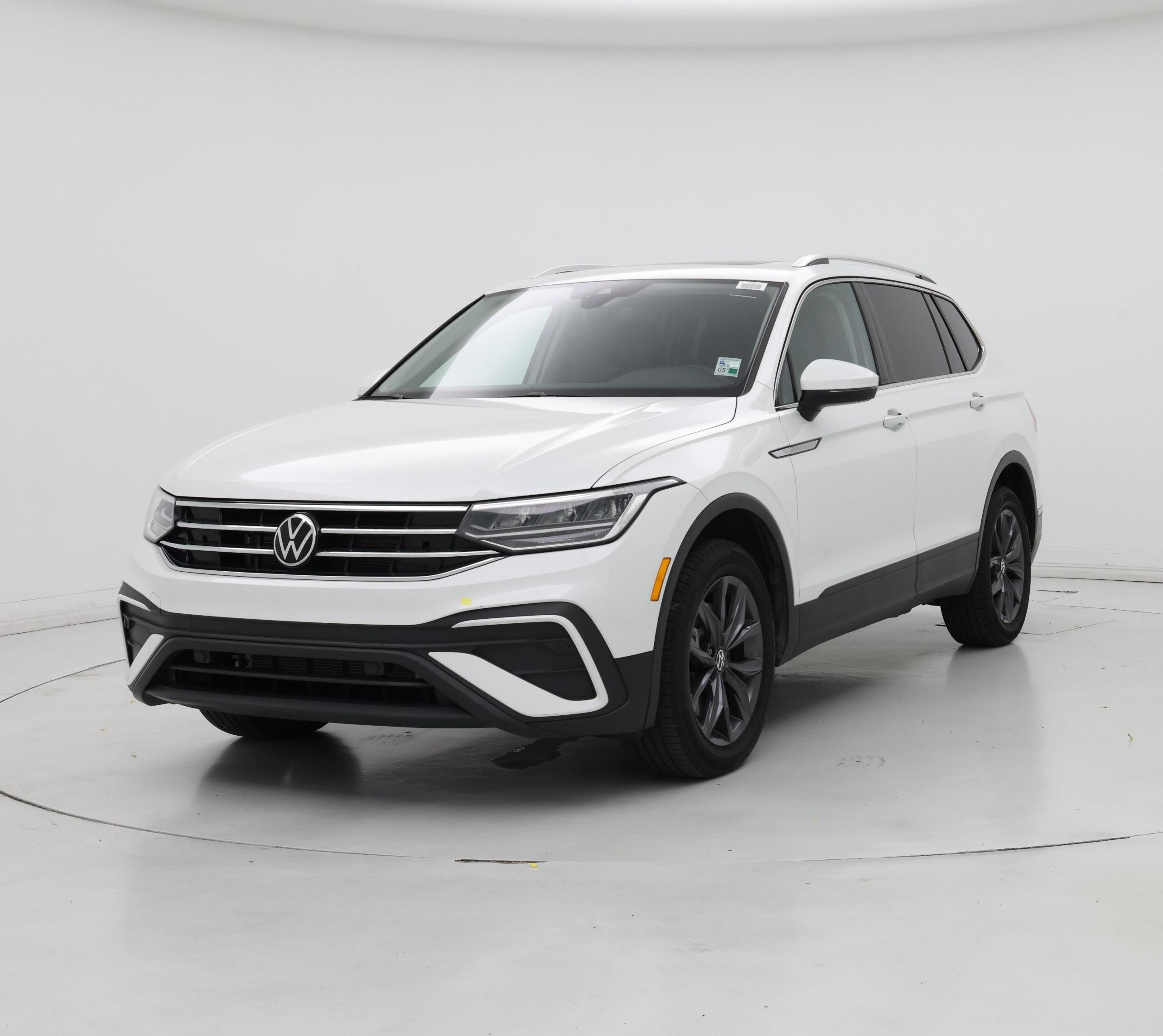 Thumbnail: 2023 Volkswagen Tiguan - 4