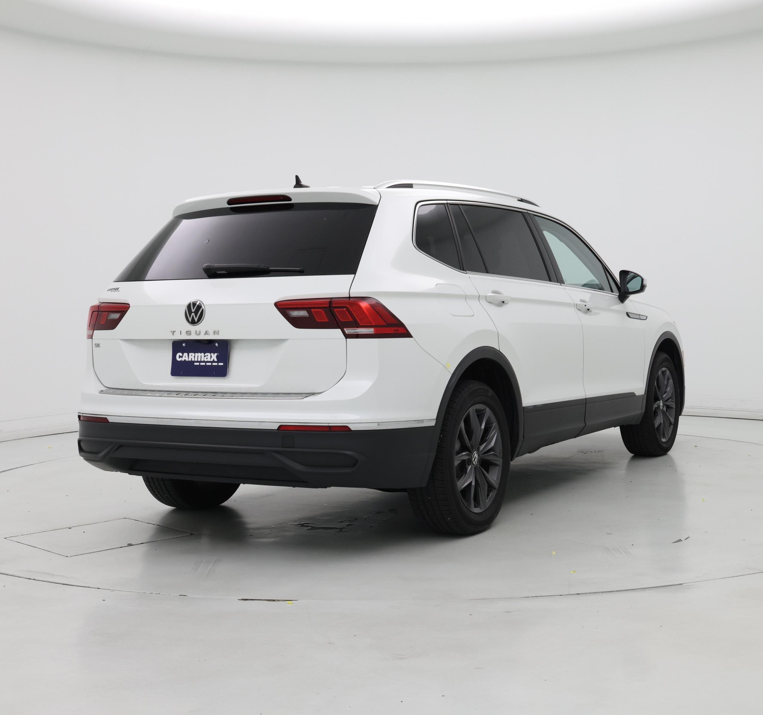 Thumbnail: 2023 Volkswagen Tiguan - 8
