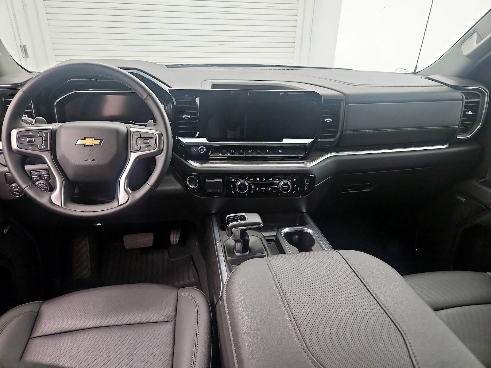 2025 Chevrolet Silverado 1500 LTZ - Photo 10