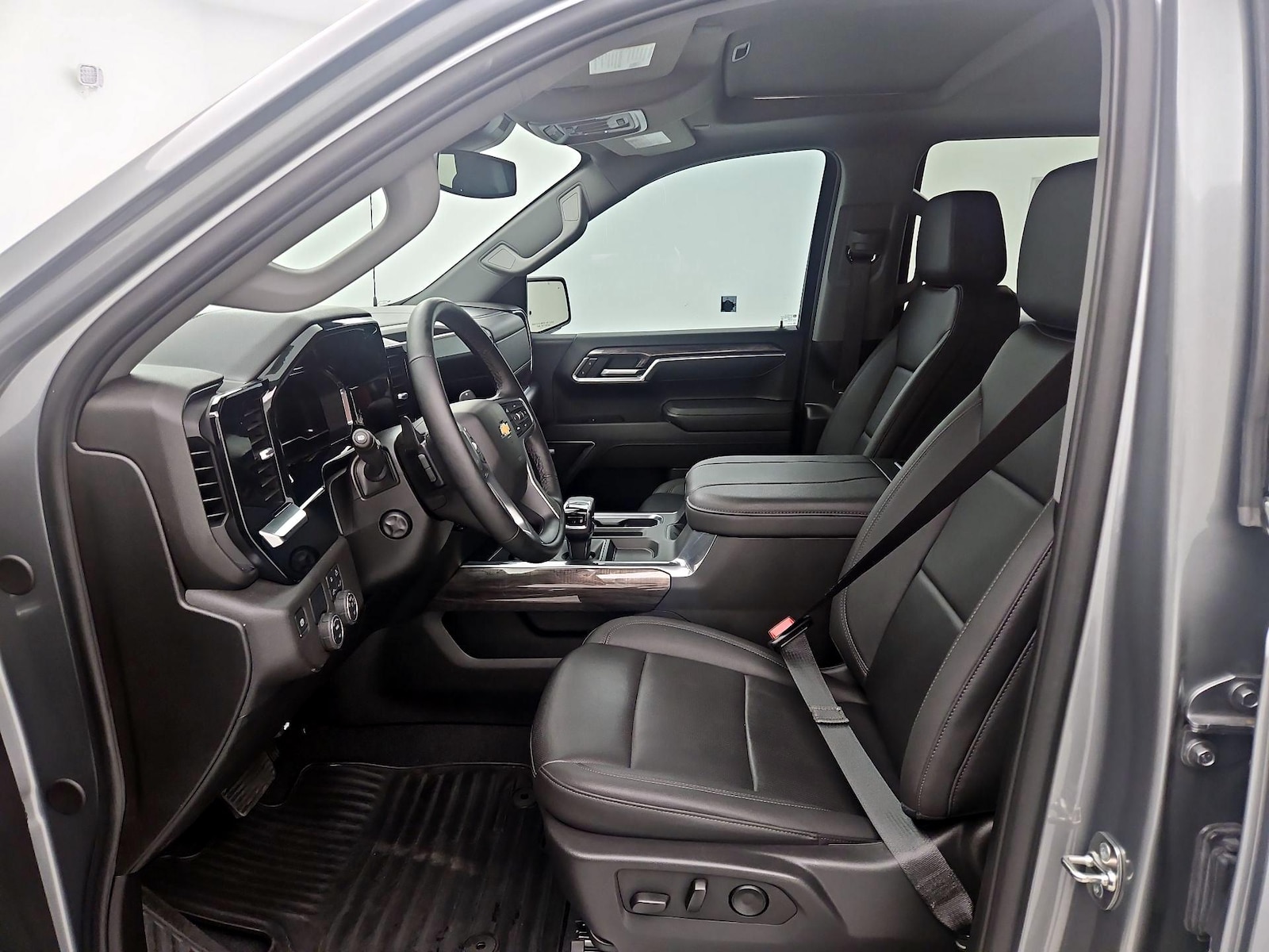 2025 Chevrolet Silverado 1500 LTZ - Photo 12