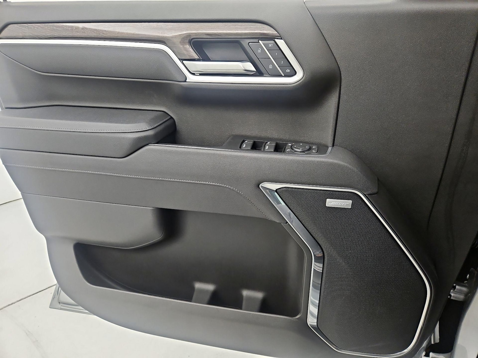 2025 Chevrolet Silverado 1500 LTZ - Photo 13