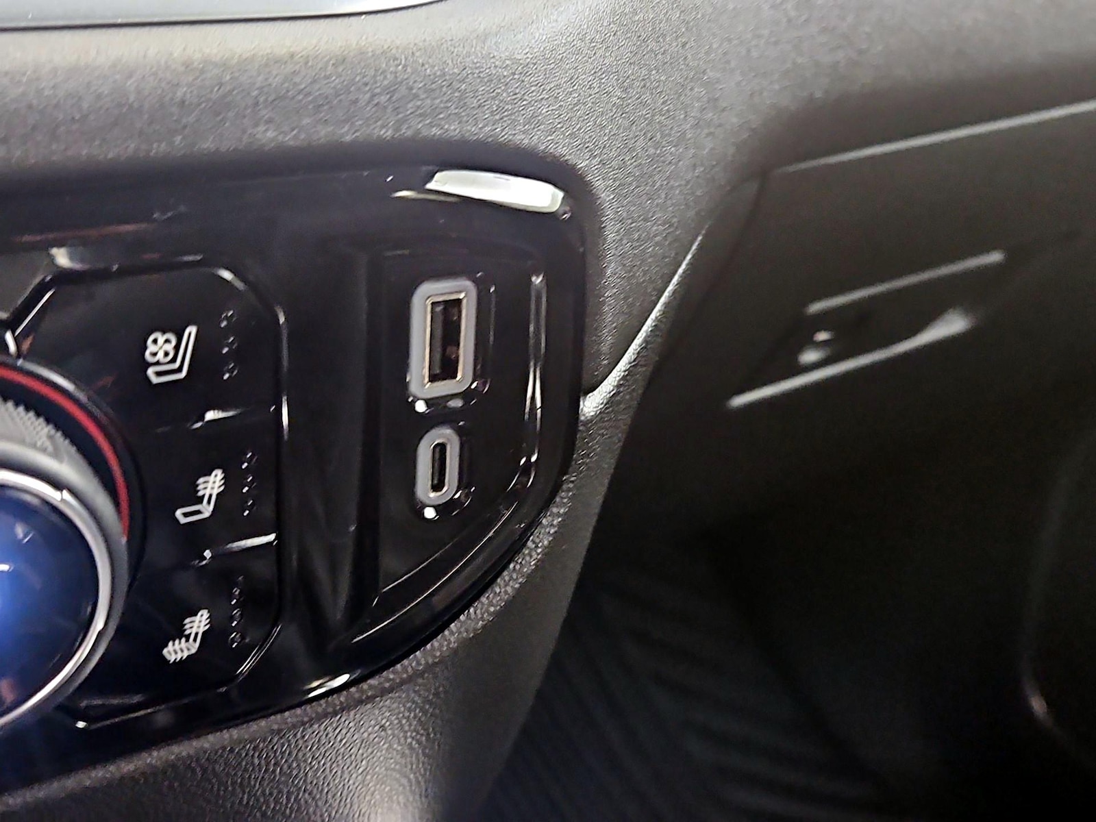 2025 Chevrolet Silverado 1500 LTZ - Photo 19