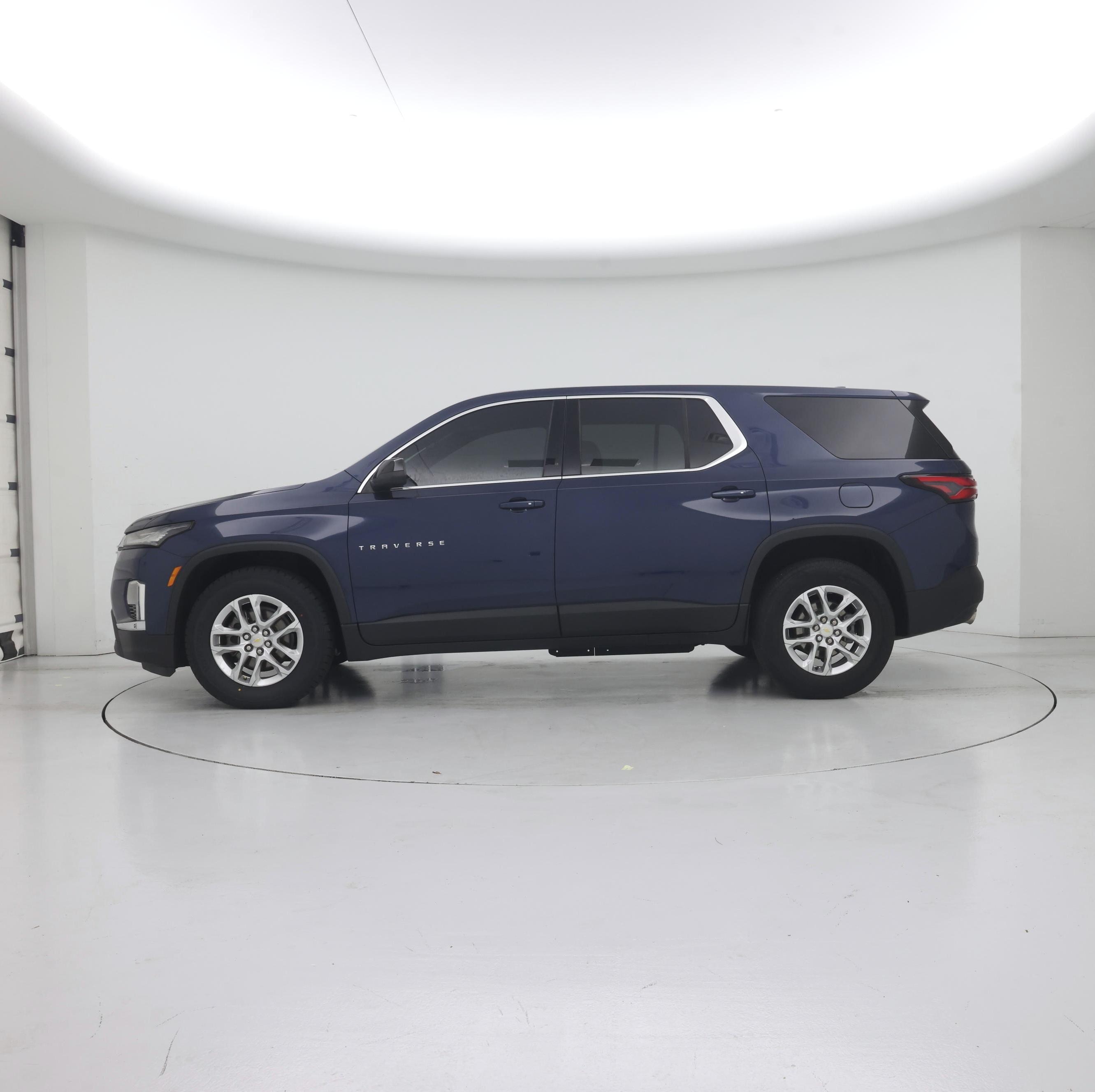 Thumbnail: 2023 Chevrolet Traverse - 3
