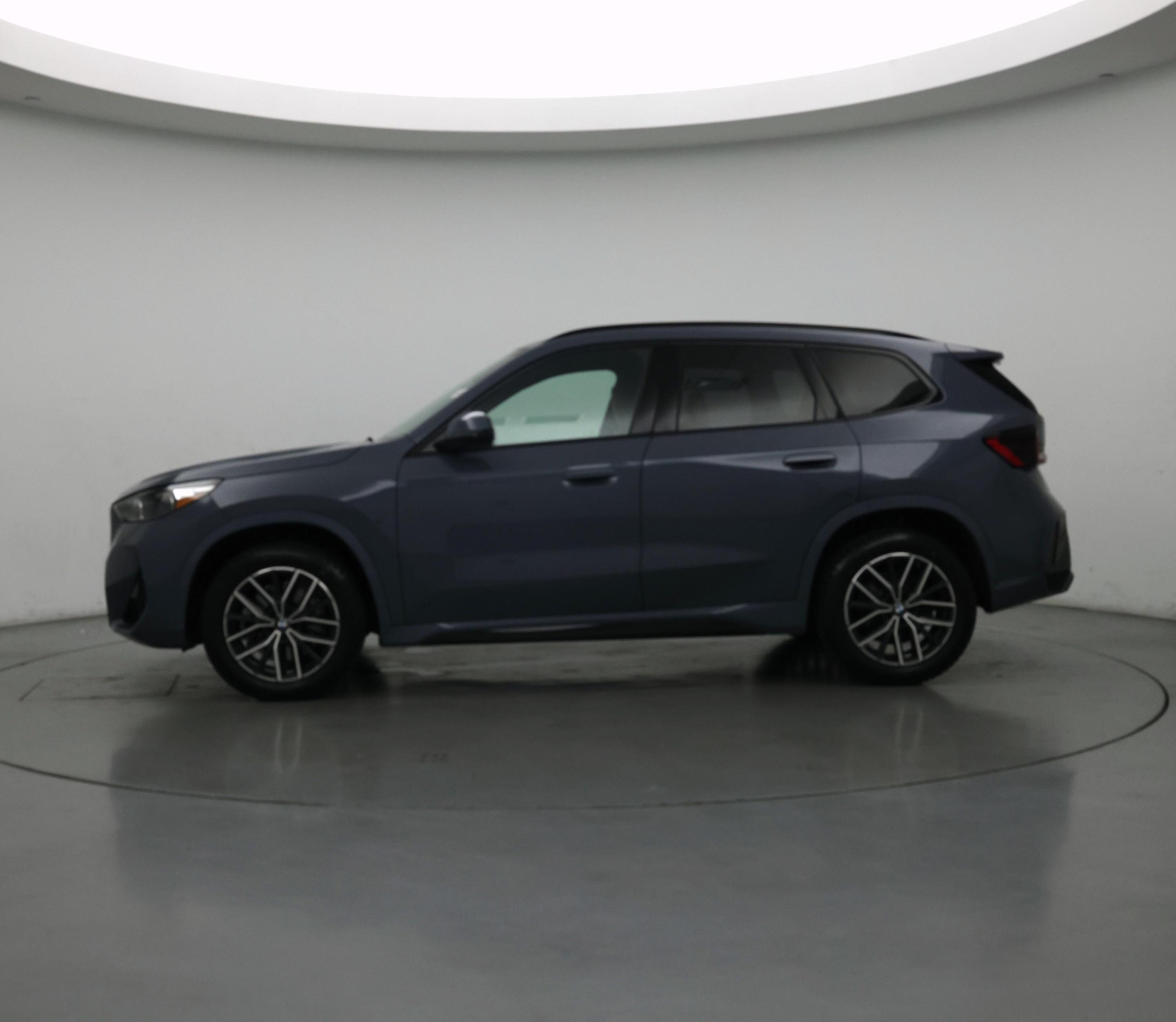 Thumbnail: 2023 BMW X1 - 3