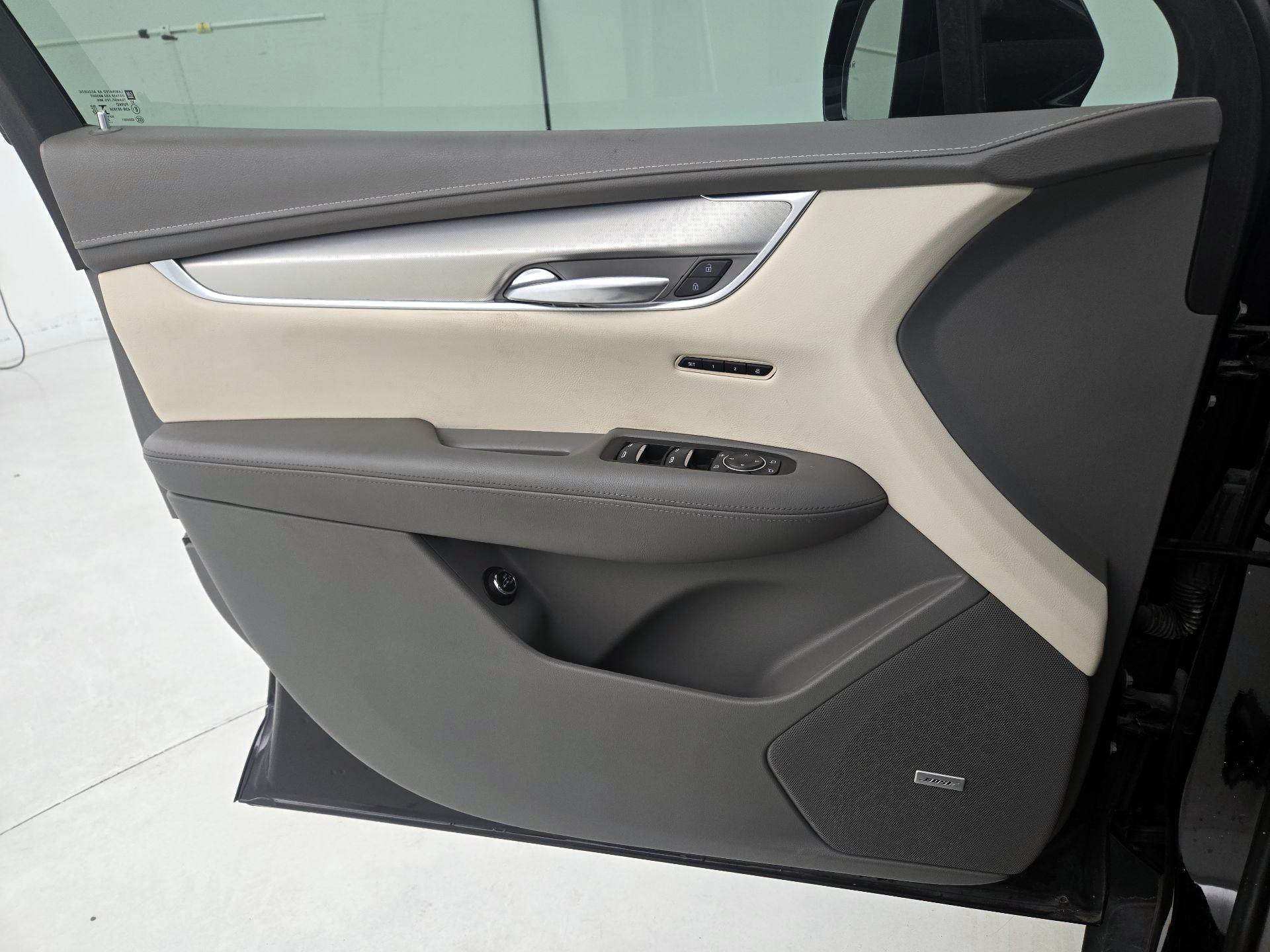 Thumbnail: 2022 Cadillac XT5 - 12