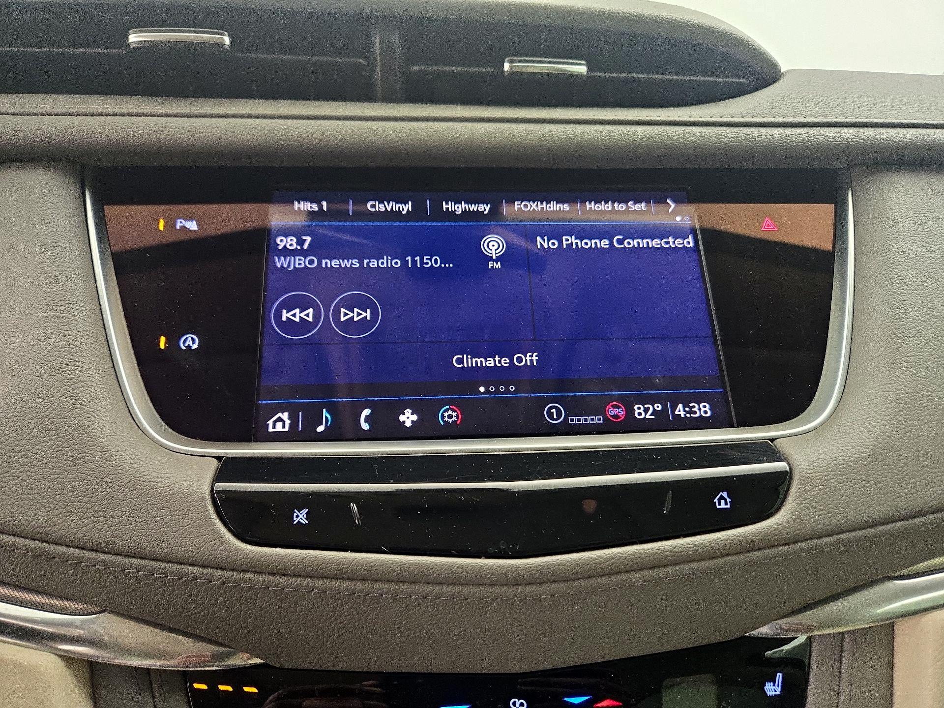 Thumbnail: 2022 Cadillac XT5 - 14