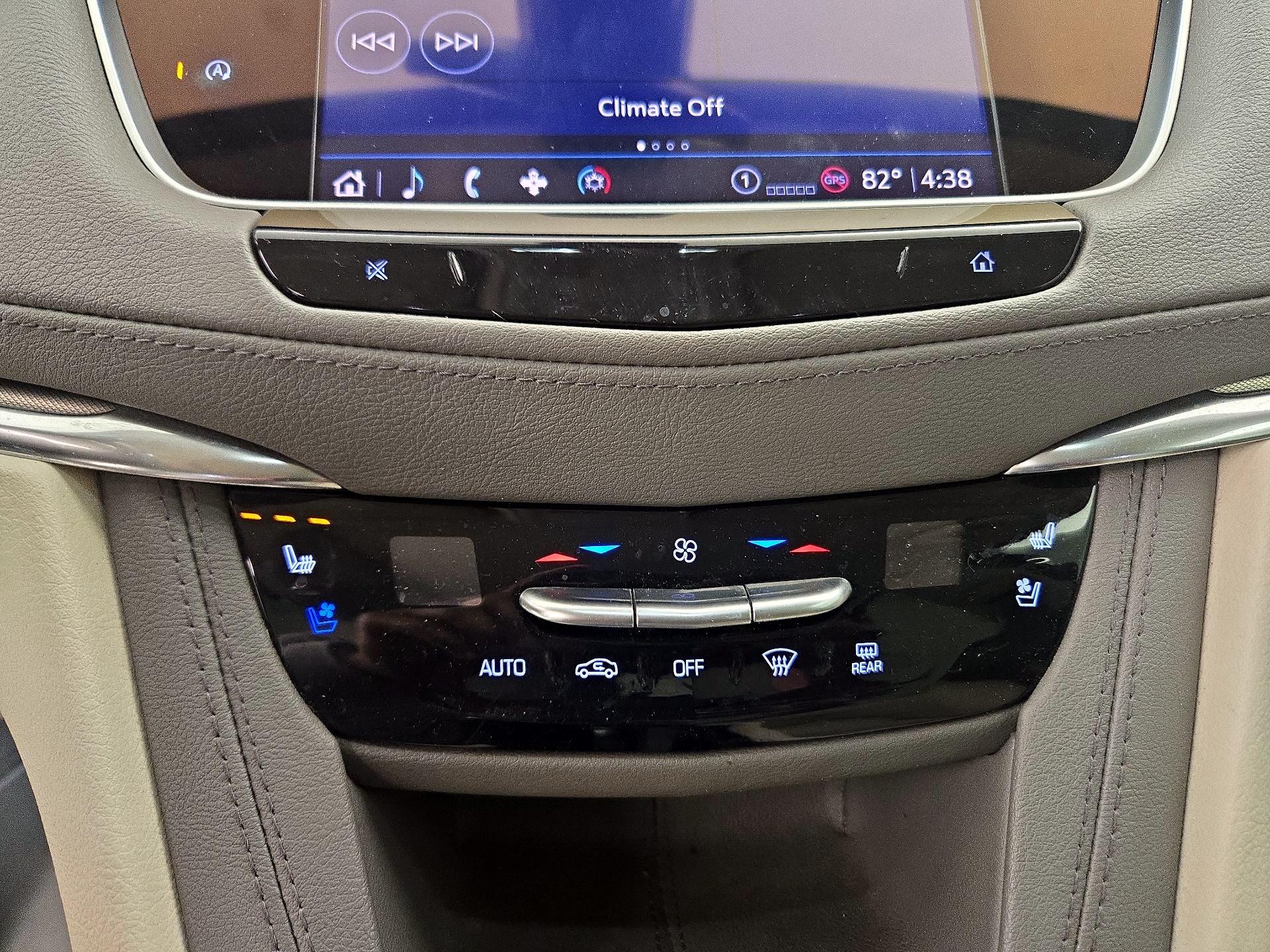 Thumbnail: 2022 Cadillac XT5 - 15