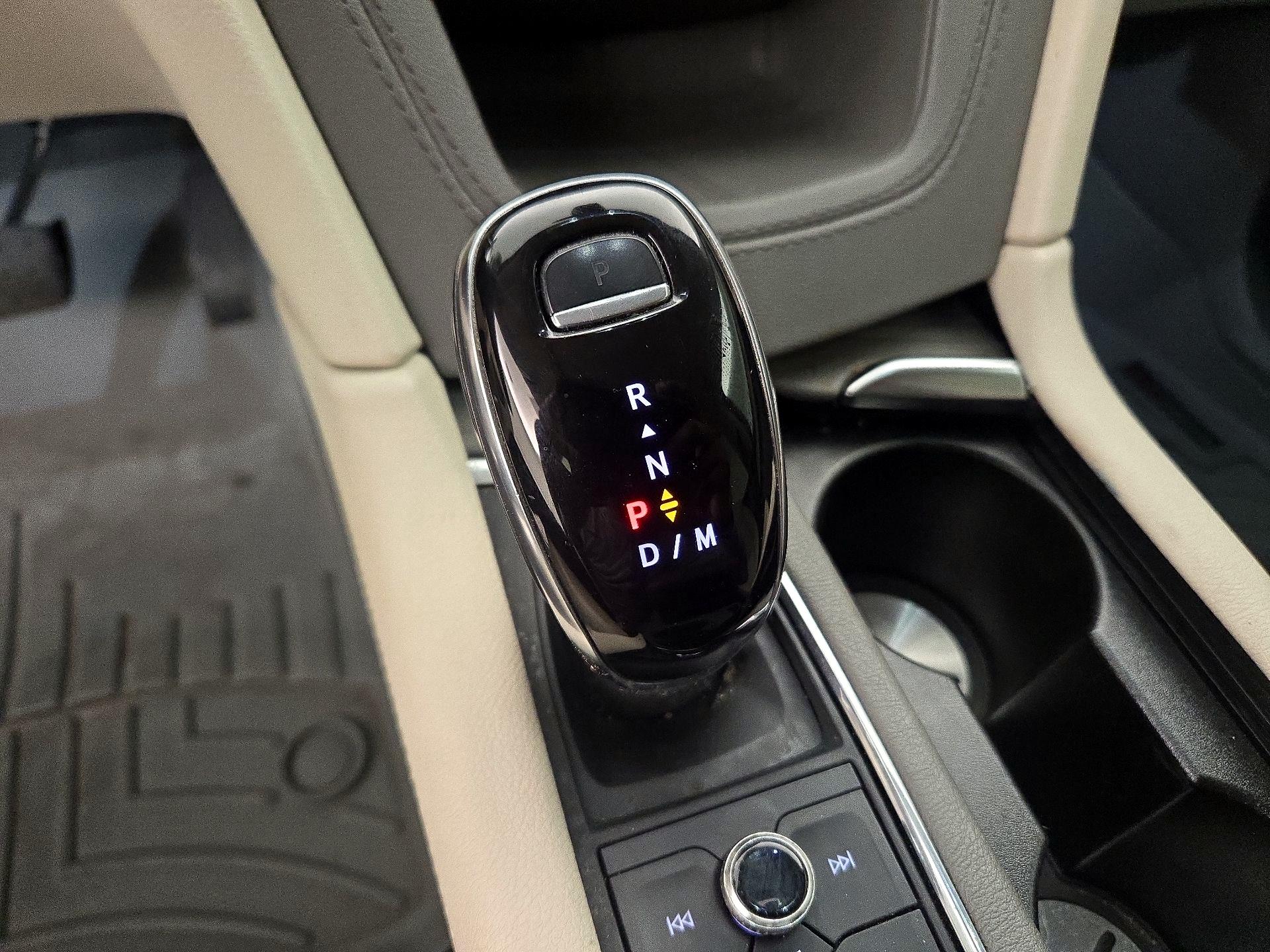 Thumbnail: 2022 Cadillac XT5 - 16