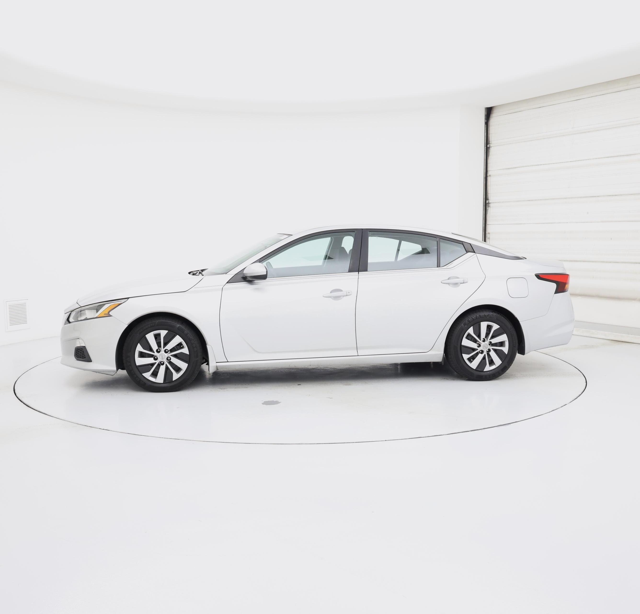 Thumbnail: 2020 Nissan Altima - 3