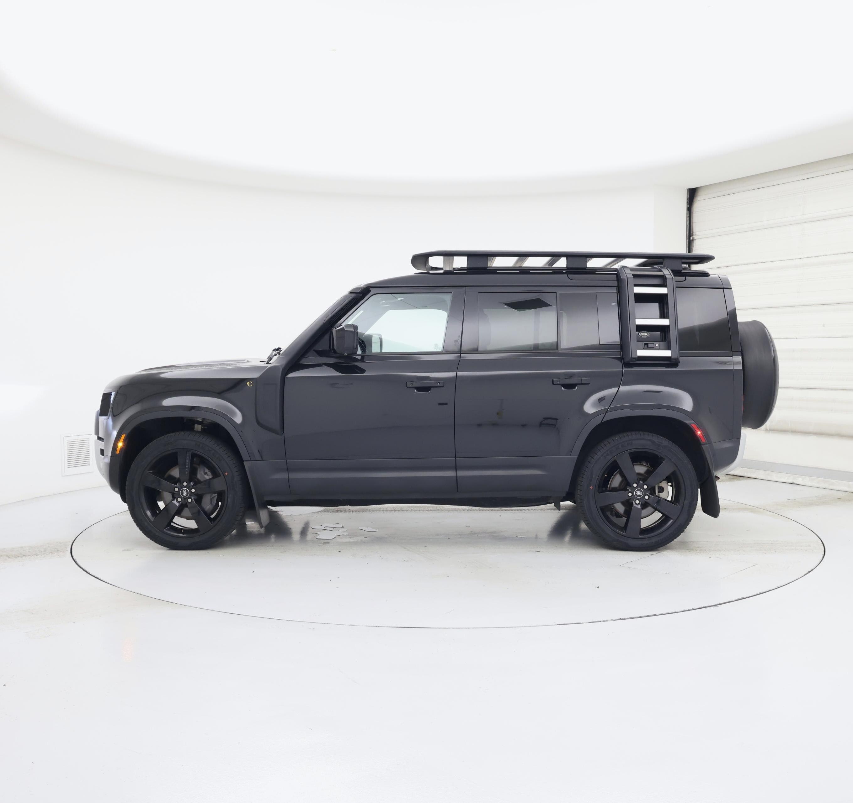 Thumbnail: 2023 Land Rover Defender - 3