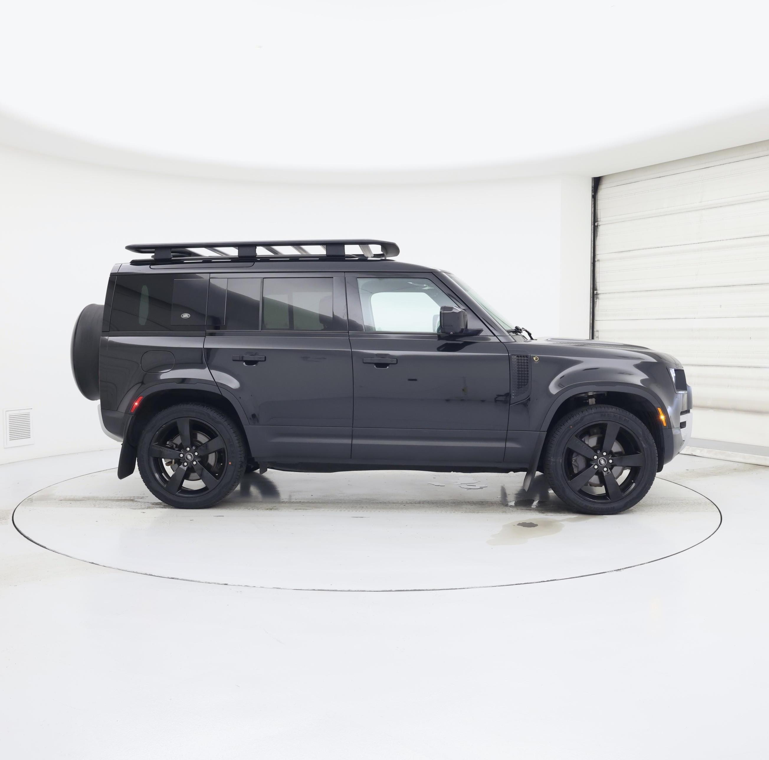 Thumbnail: 2023 Land Rover Defender - 7