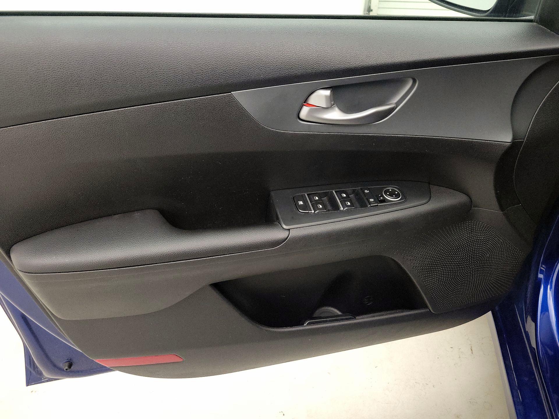 Thumbnail: 2021 Kia Forte - 12