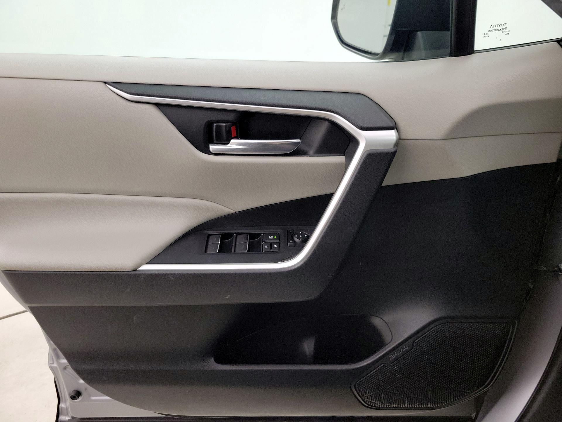 Thumbnail: 2022 Toyota RAV4 - 12