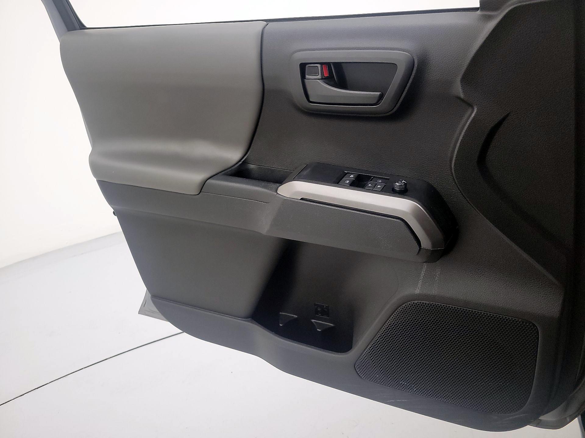 Thumbnail: 2021 Toyota Tacoma - 12