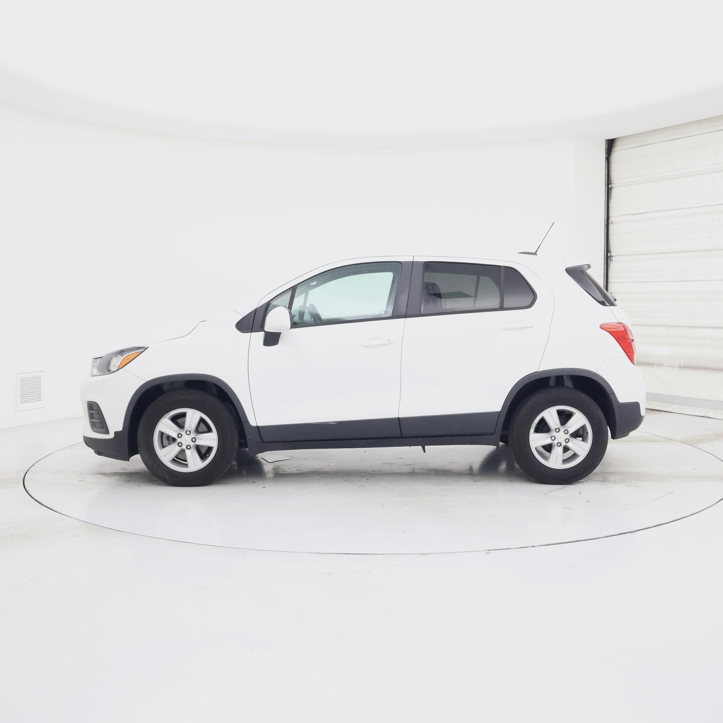 Thumbnail: 2021 Chevrolet Trax - 3