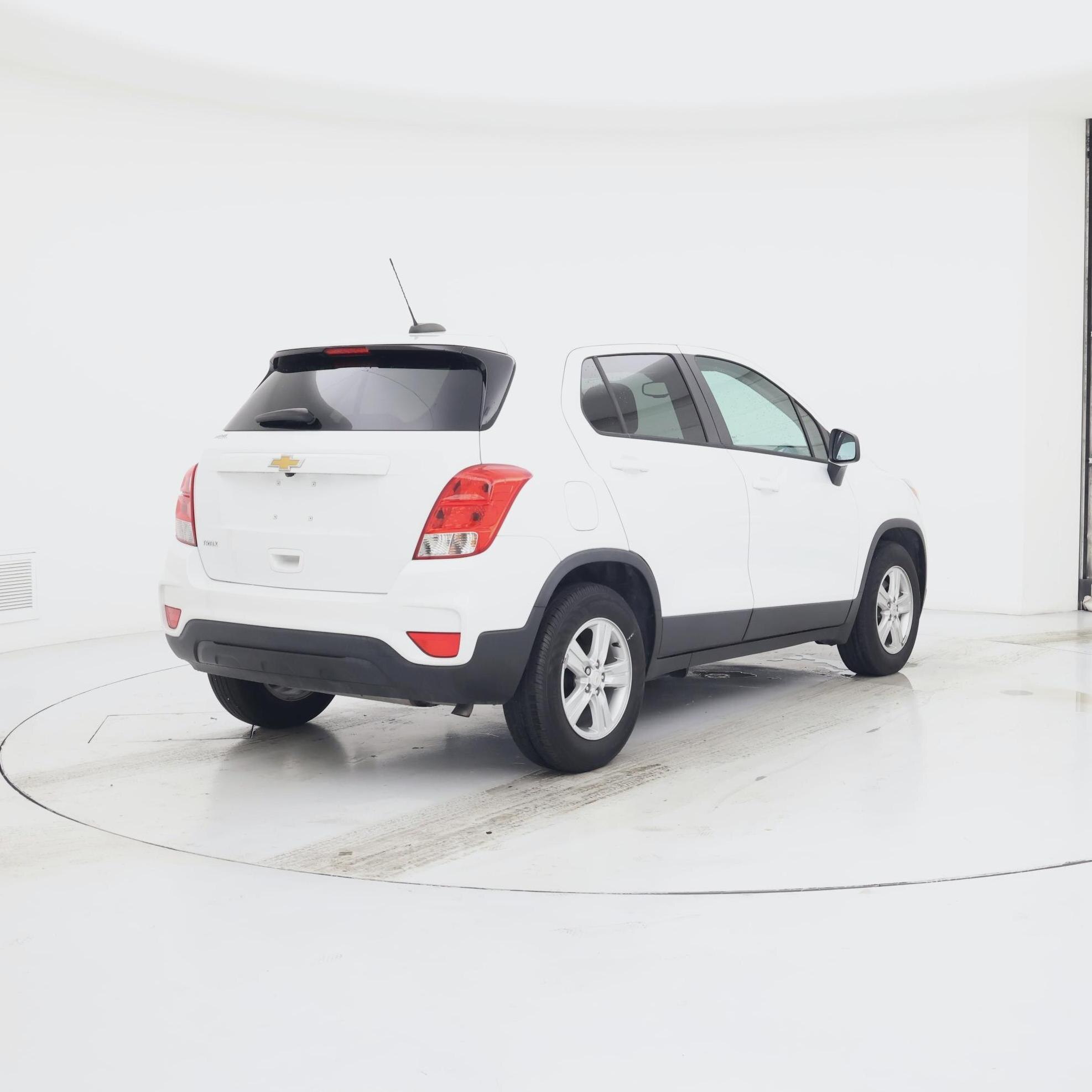 Thumbnail: 2021 Chevrolet Trax - 8
