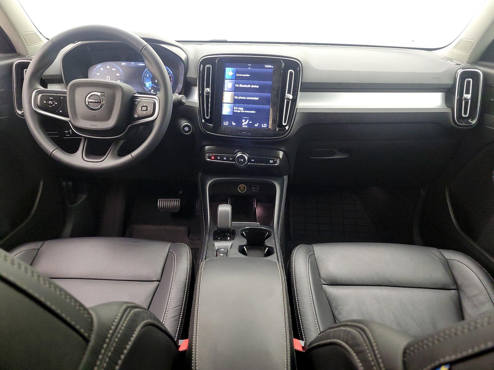 Thumbnail: 2022 Volvo XC40 - 9