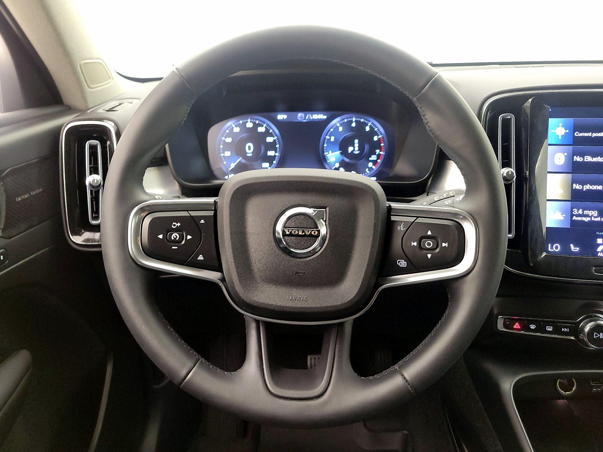 Thumbnail: 2022 Volvo XC40 - 10