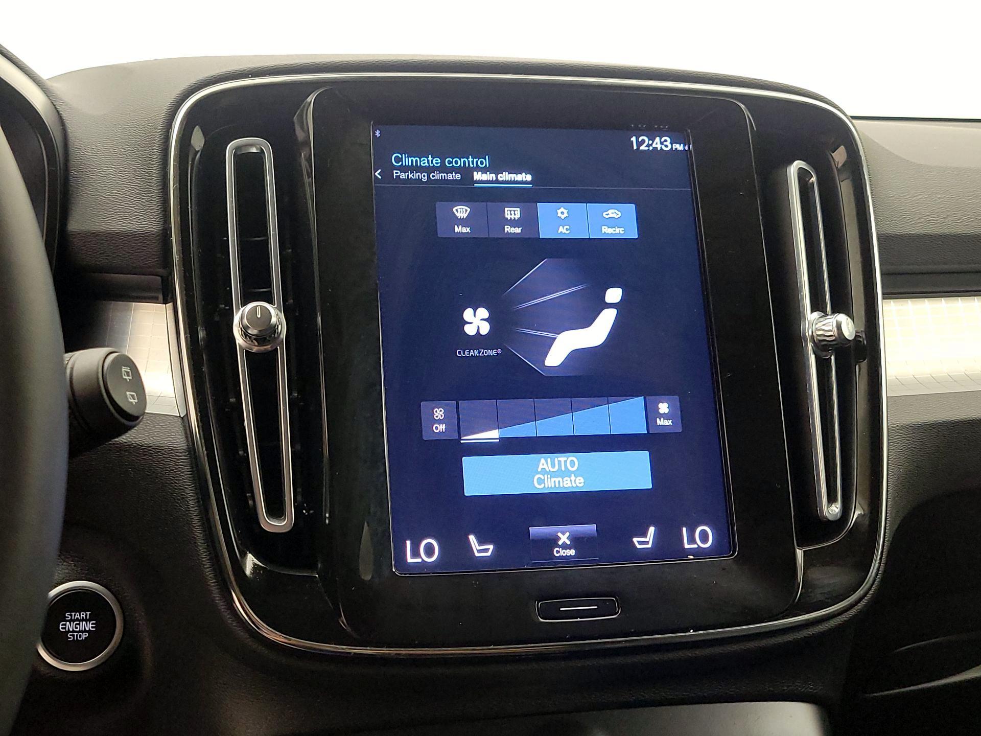 Thumbnail: 2022 Volvo XC40 - 16