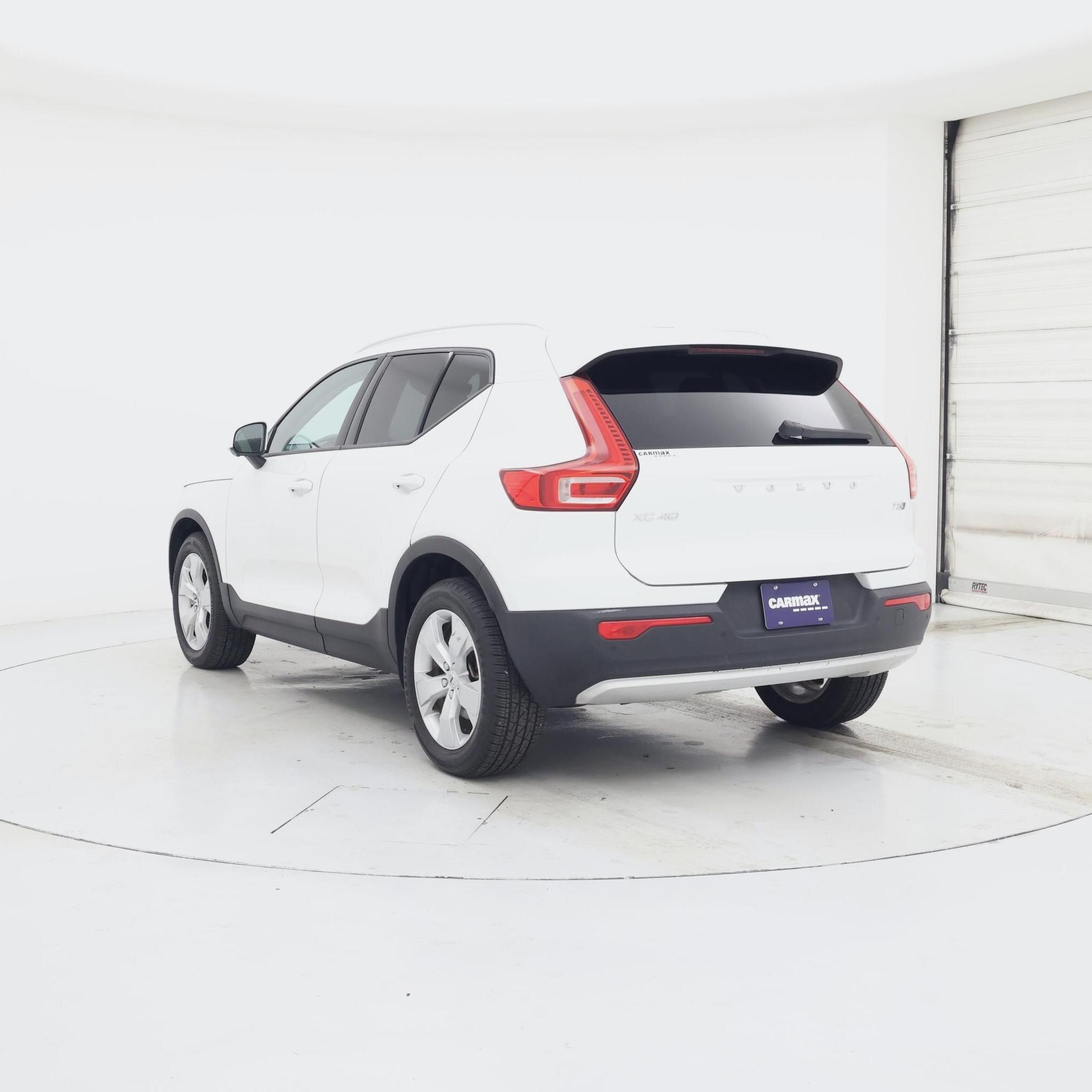 Thumbnail: 2022 Volvo XC40 - 2