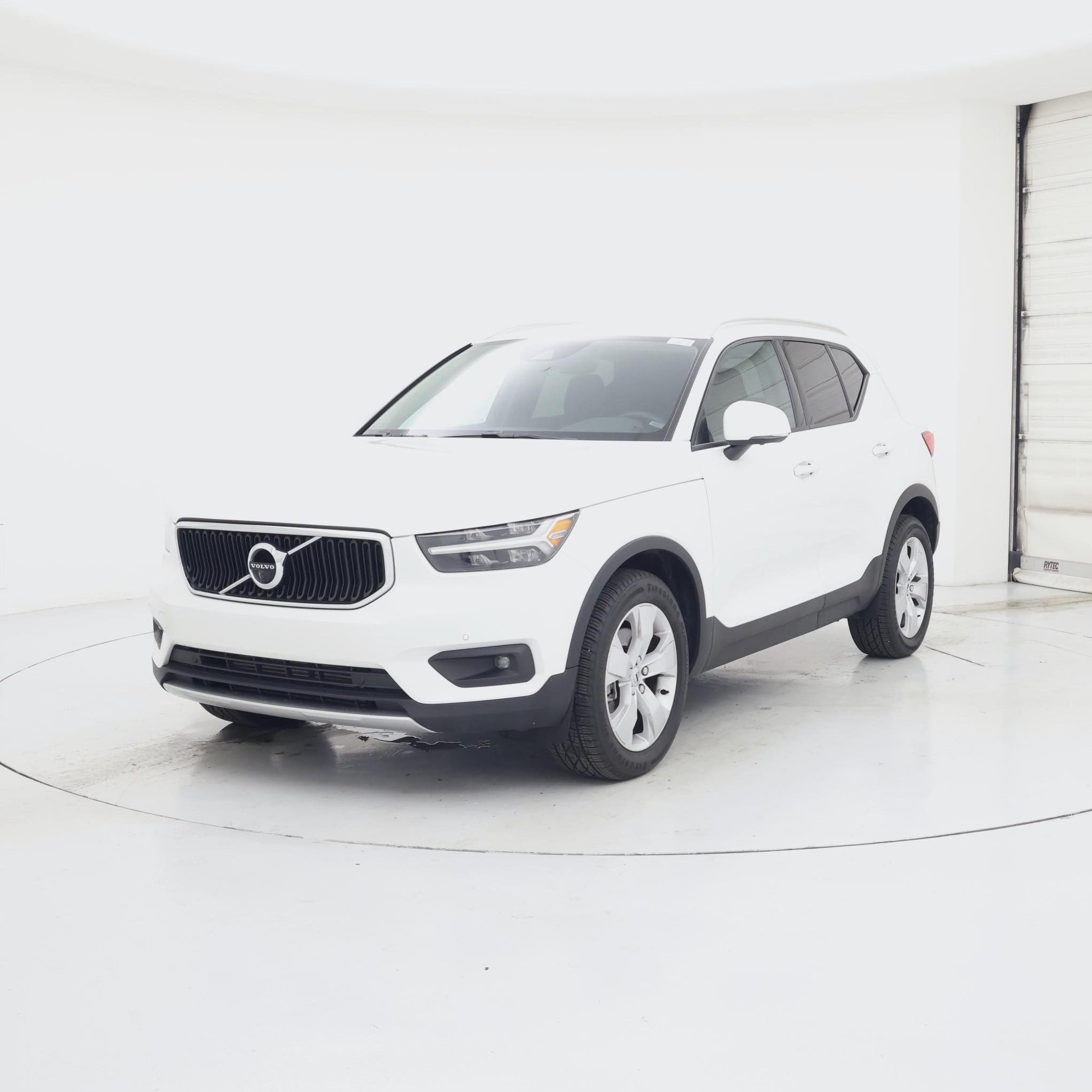 Thumbnail: 2022 Volvo XC40 - 4