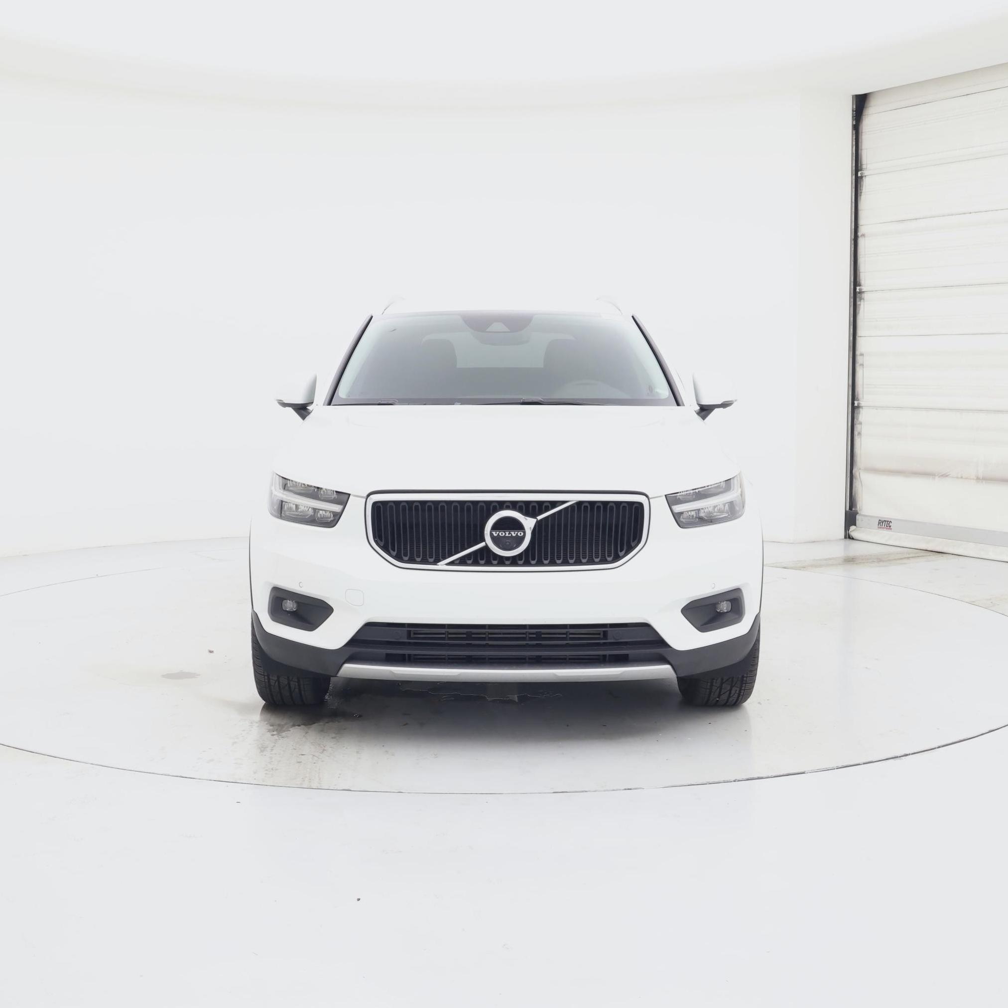 Thumbnail: 2022 Volvo XC40 - 5