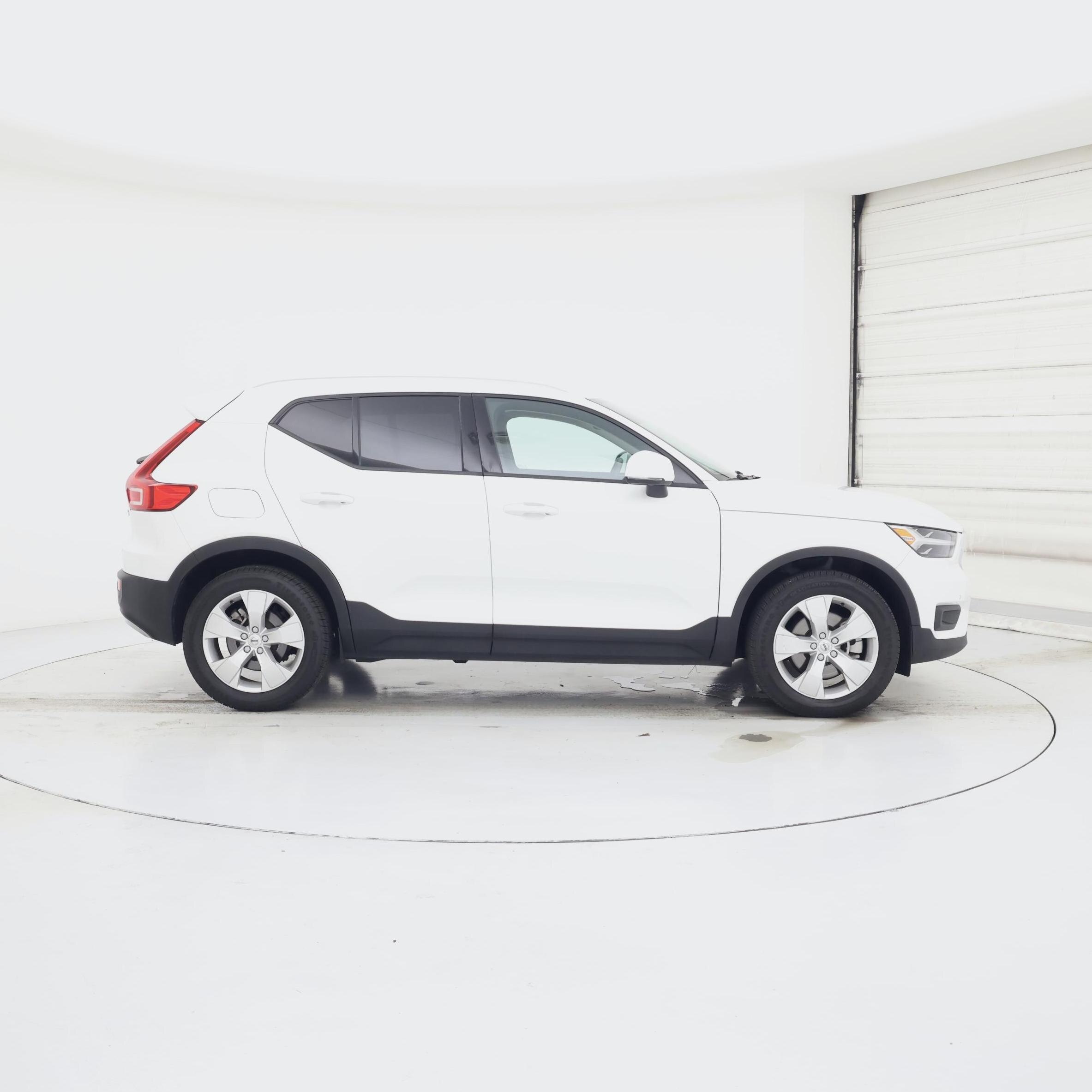 Thumbnail: 2022 Volvo XC40 - 7
