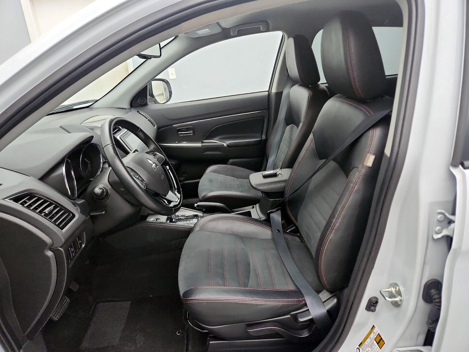 2025 Mitsubishi Outlander Sport SE - Photo 12