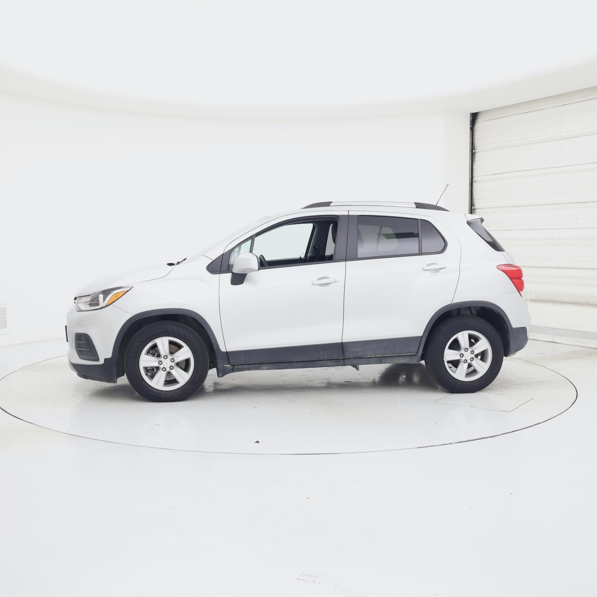 Thumbnail: 2022 Chevrolet Trax - 3