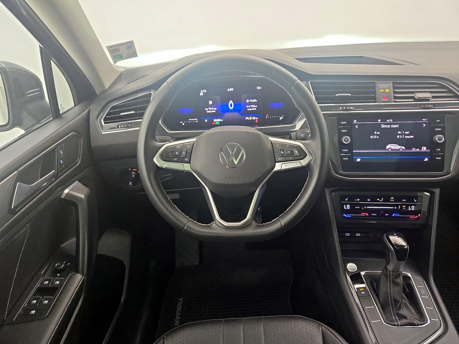 Thumbnail: 2023 Volkswagen Tiguan - 10