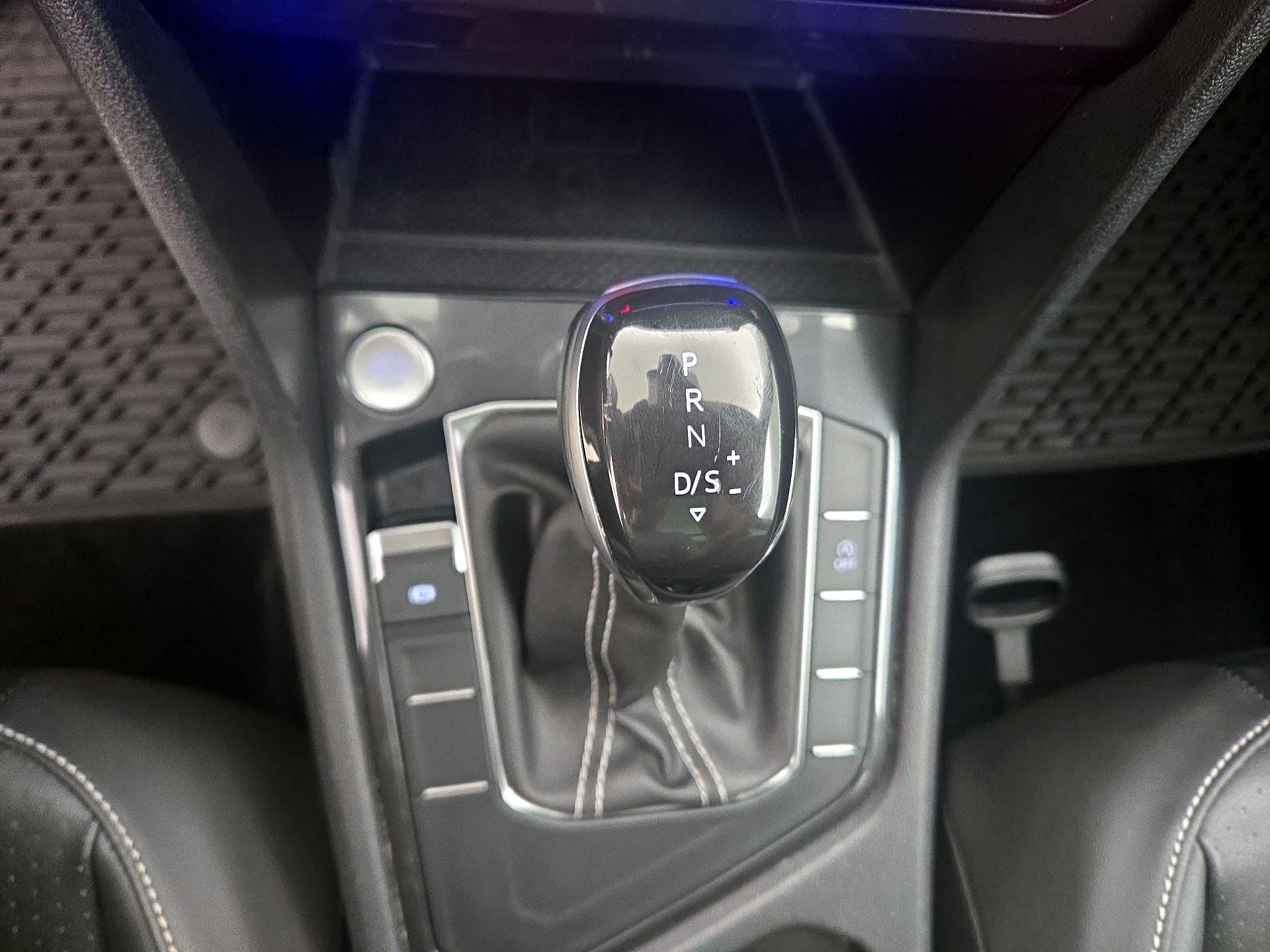 Thumbnail: 2023 Volkswagen Tiguan - 17