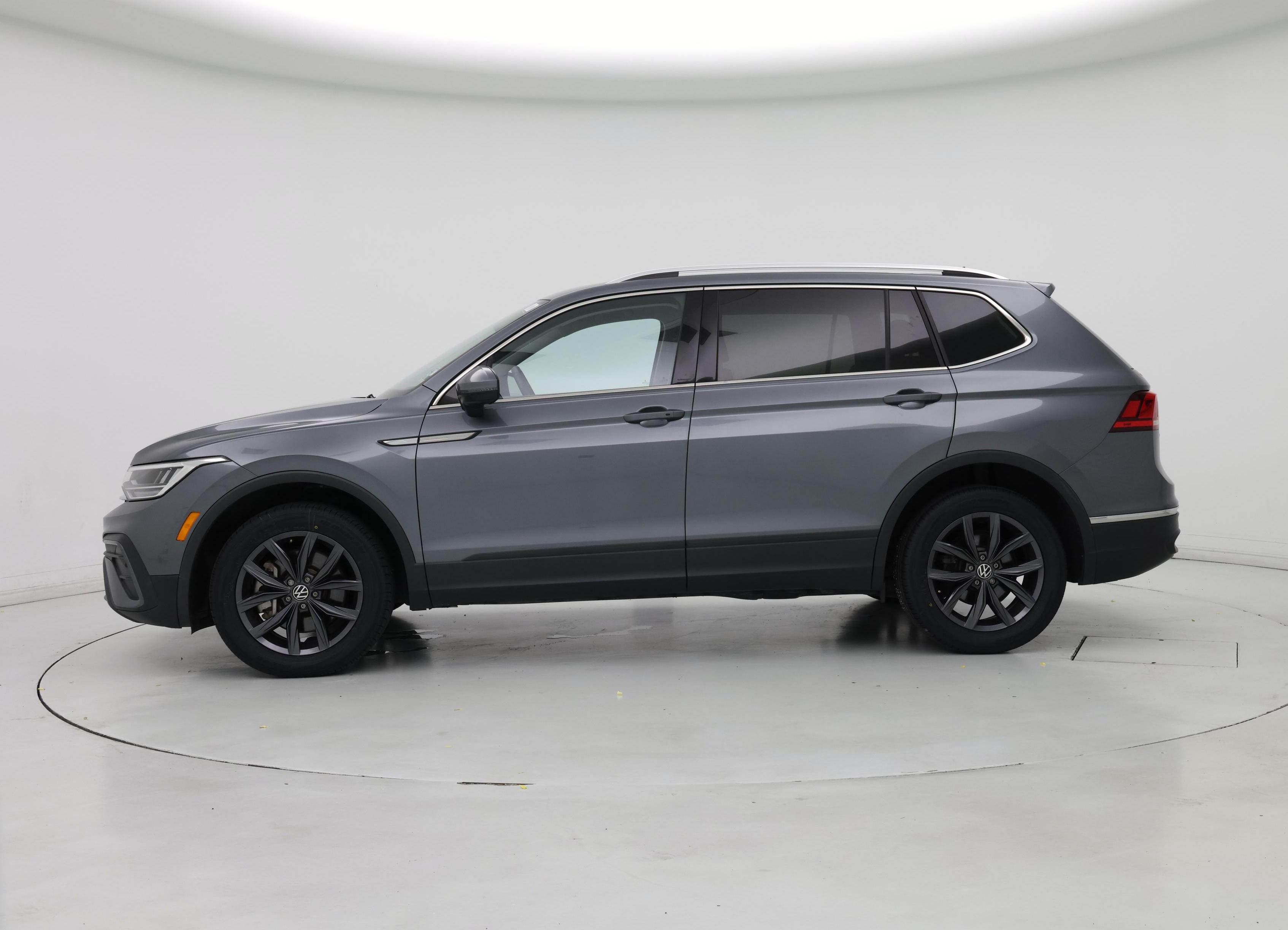 Thumbnail: 2023 Volkswagen Tiguan - 3