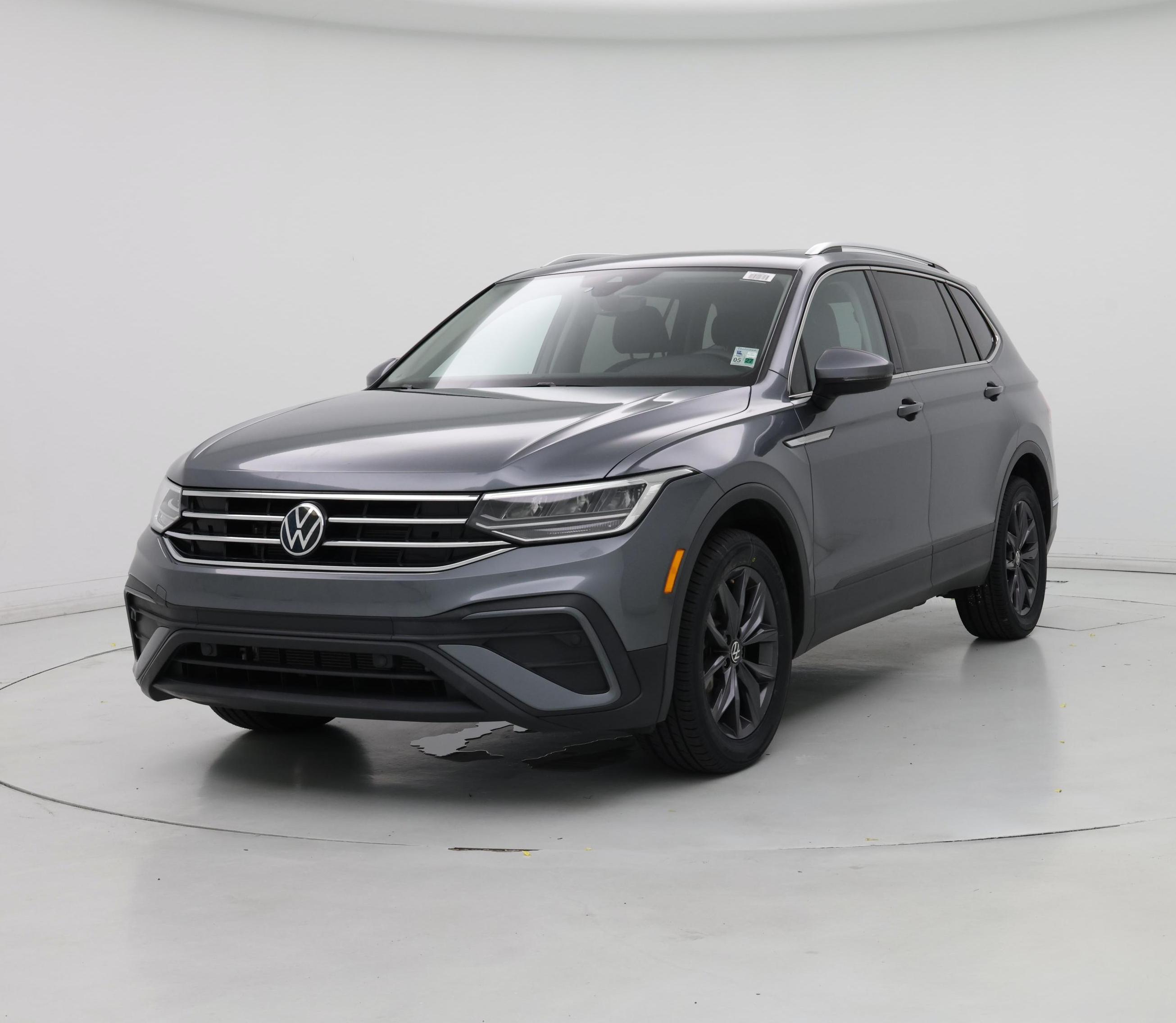Thumbnail: 2023 Volkswagen Tiguan - 4