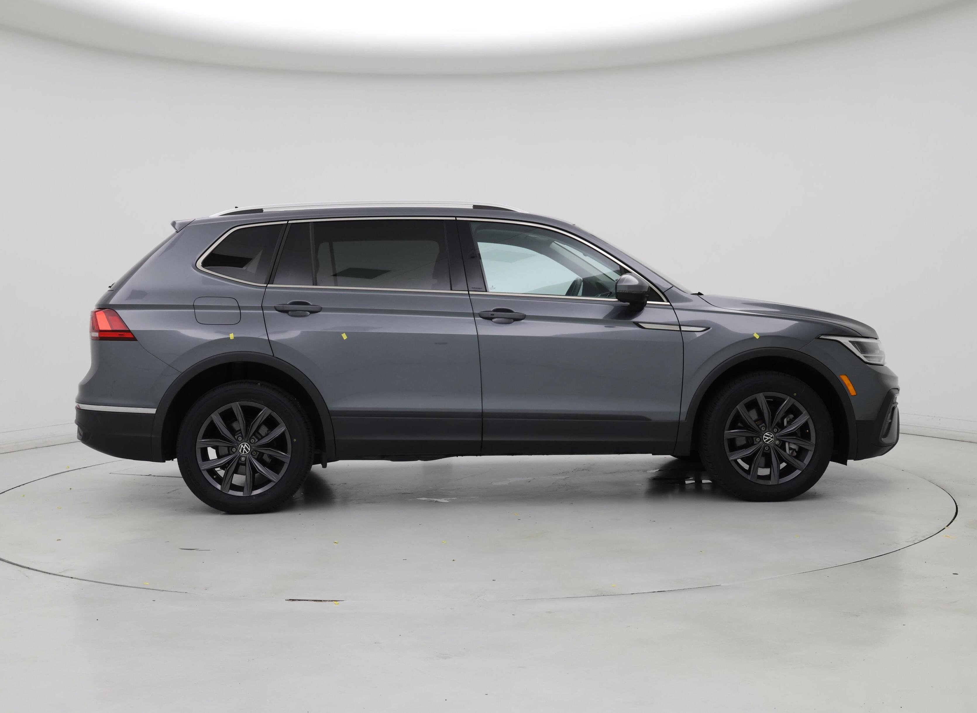 Thumbnail: 2023 Volkswagen Tiguan - 7