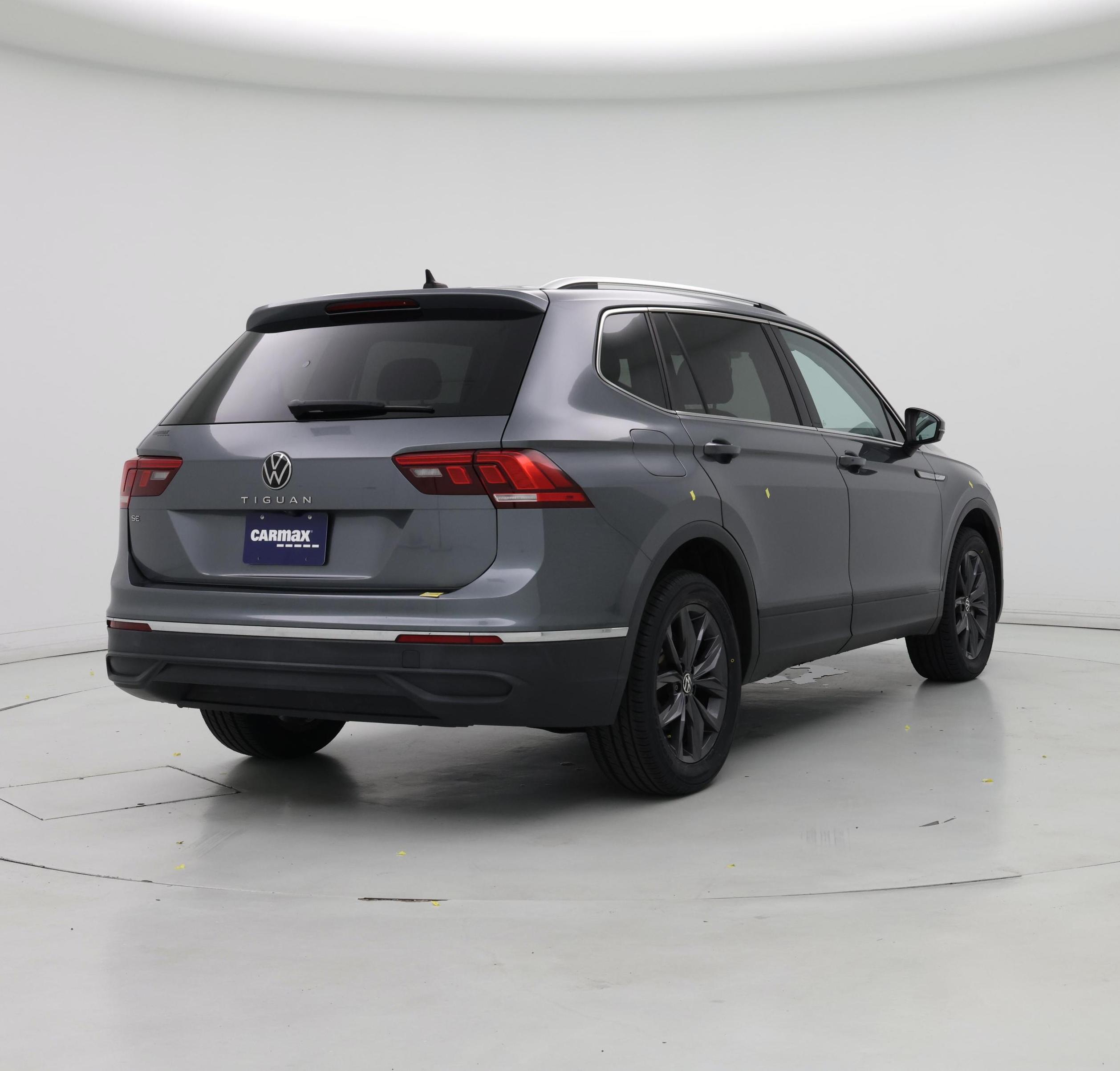 Thumbnail: 2023 Volkswagen Tiguan - 8