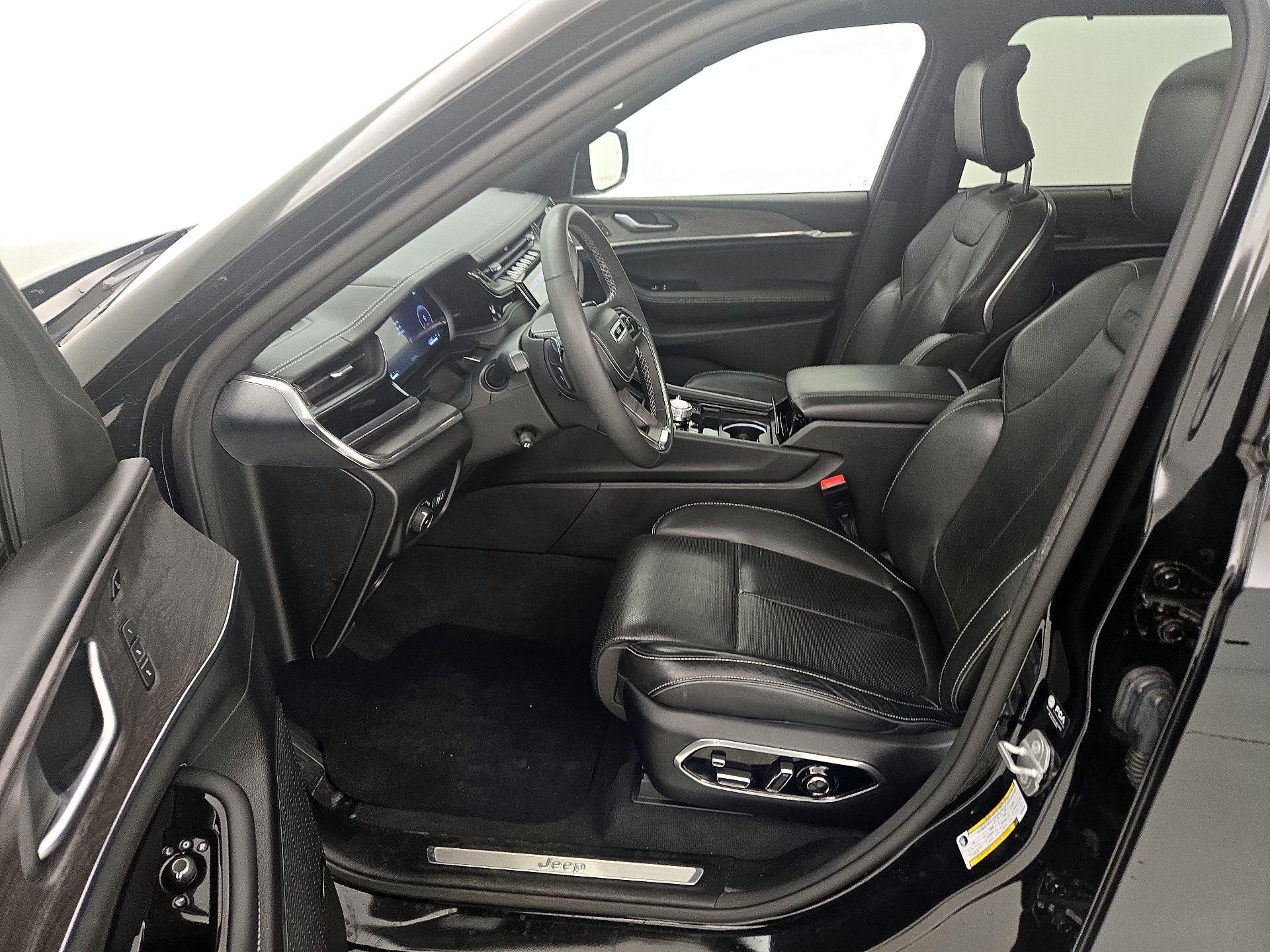 Thumbnail: 2023 Jeep Grand Cherokee - 11