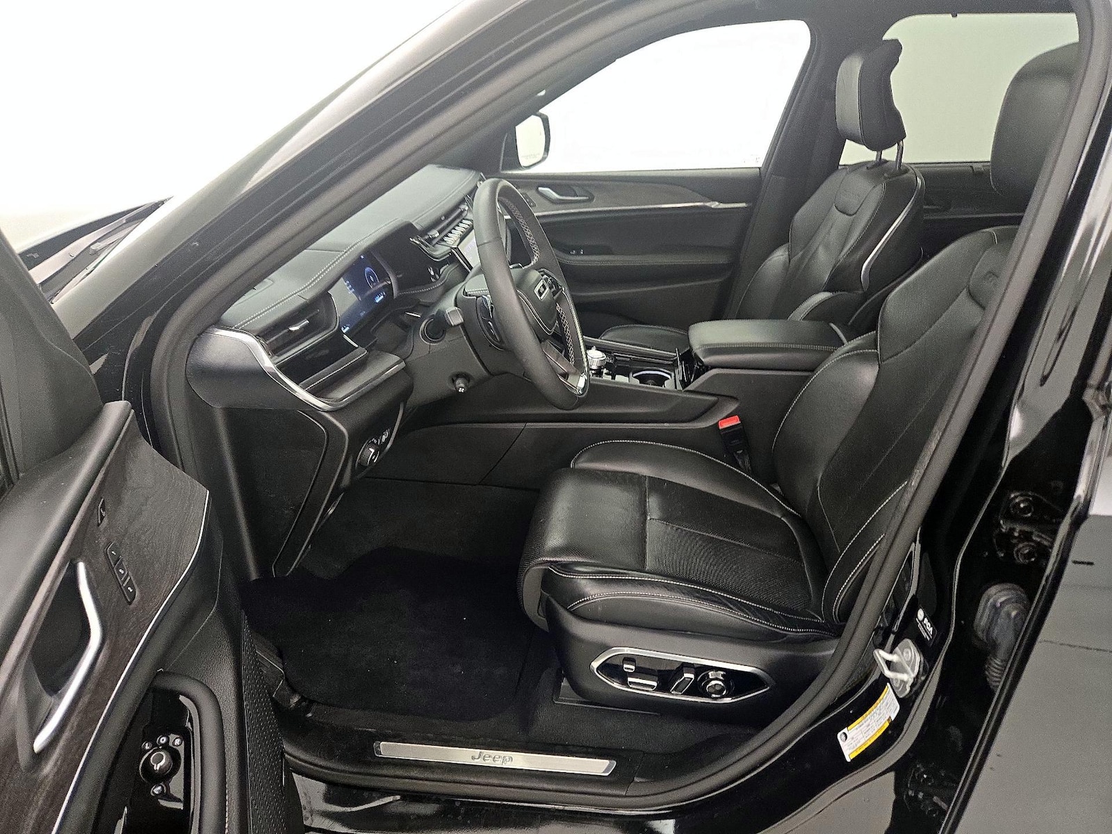 2023 Jeep Grand Cherokee Overland - Photo 12