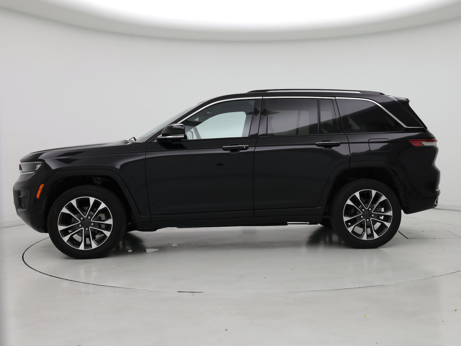 2023 Jeep Grand Cherokee Overland - Photo 4