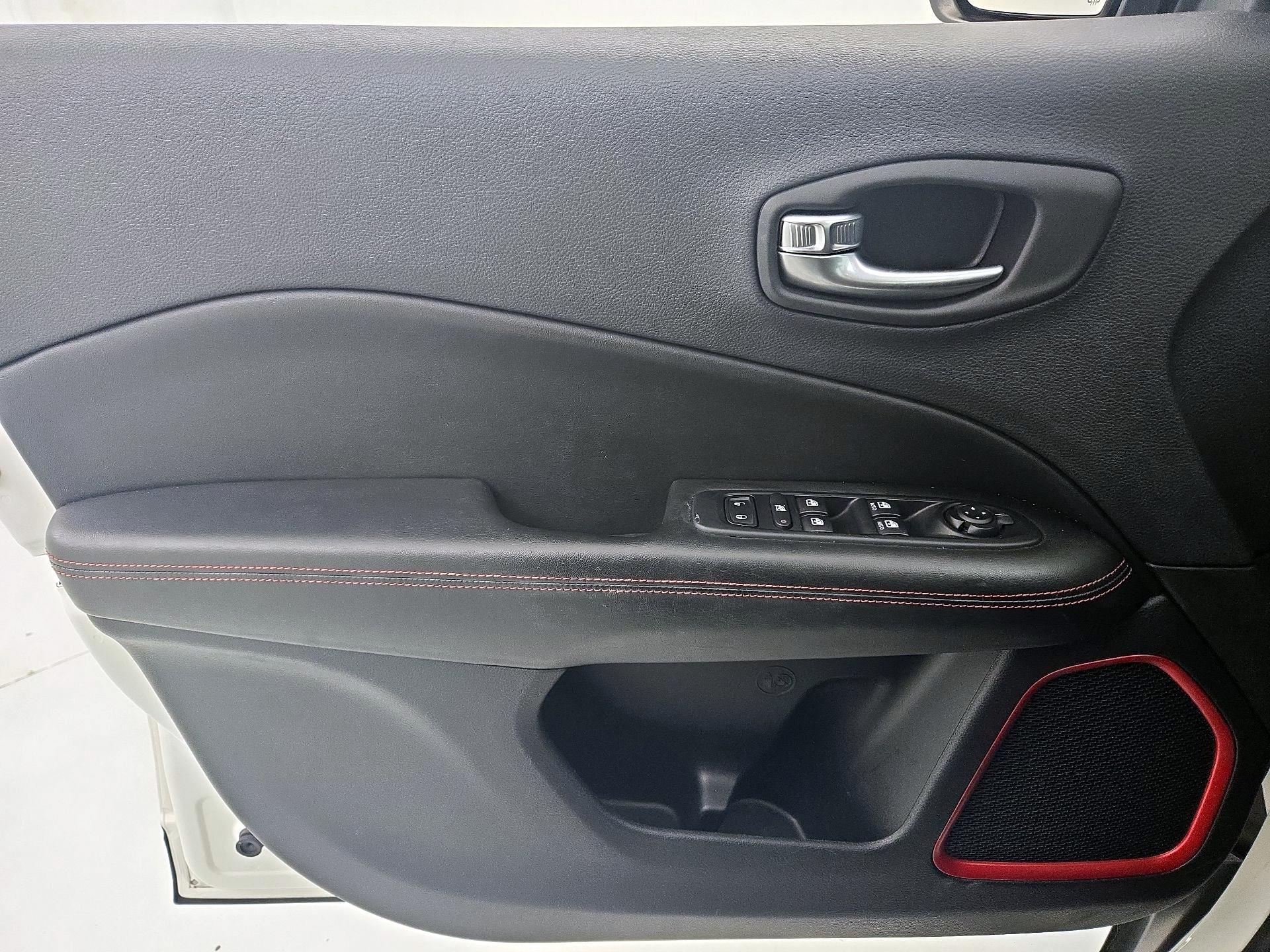 Thumbnail: 2021 Jeep Compass - 12
