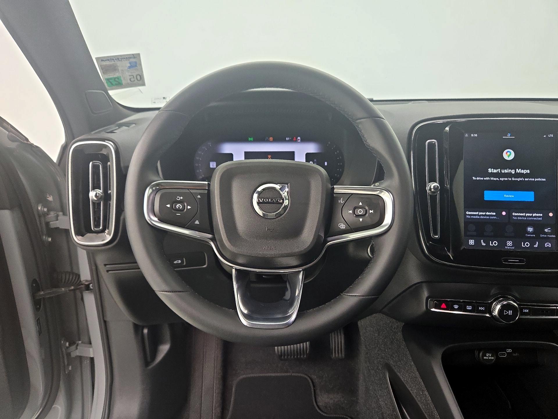Thumbnail: 2024 Volvo XC40 - 10